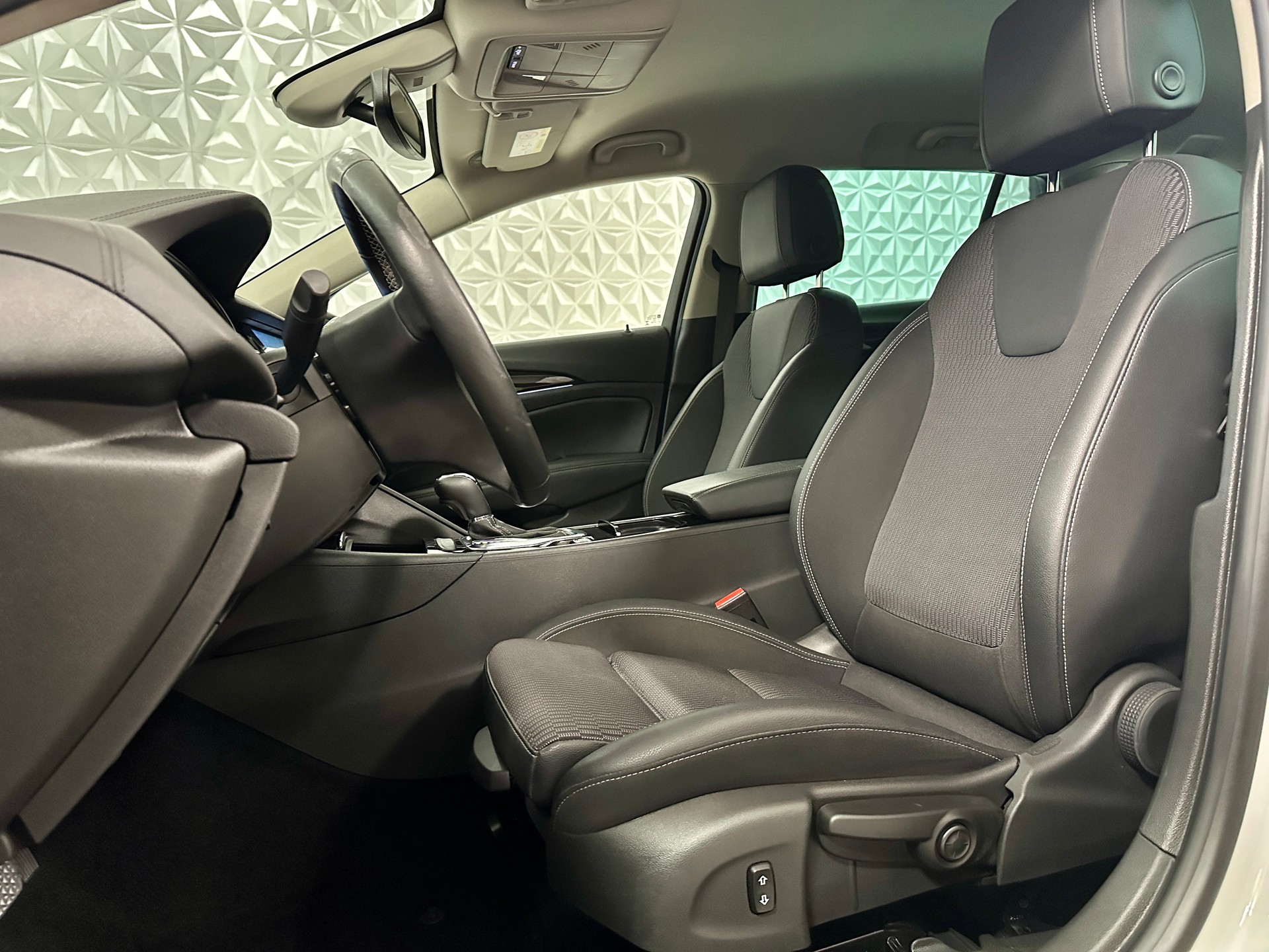 OPEL Insignia 1.6 CDTI Sports Tourer Edition Automatic-image-11
