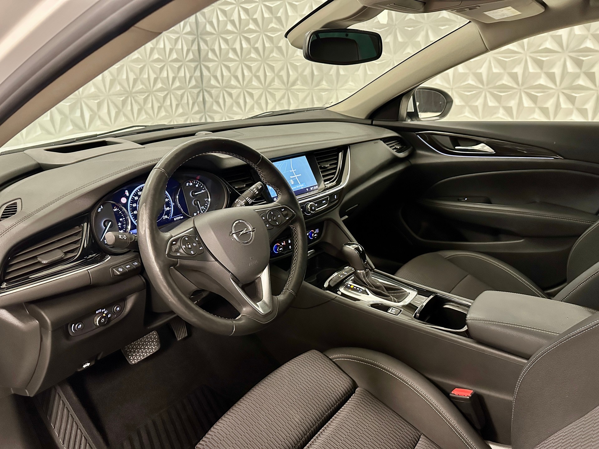 OPEL Insignia 1.6 CDTI Sports Tourer Edition Automatic-image-10