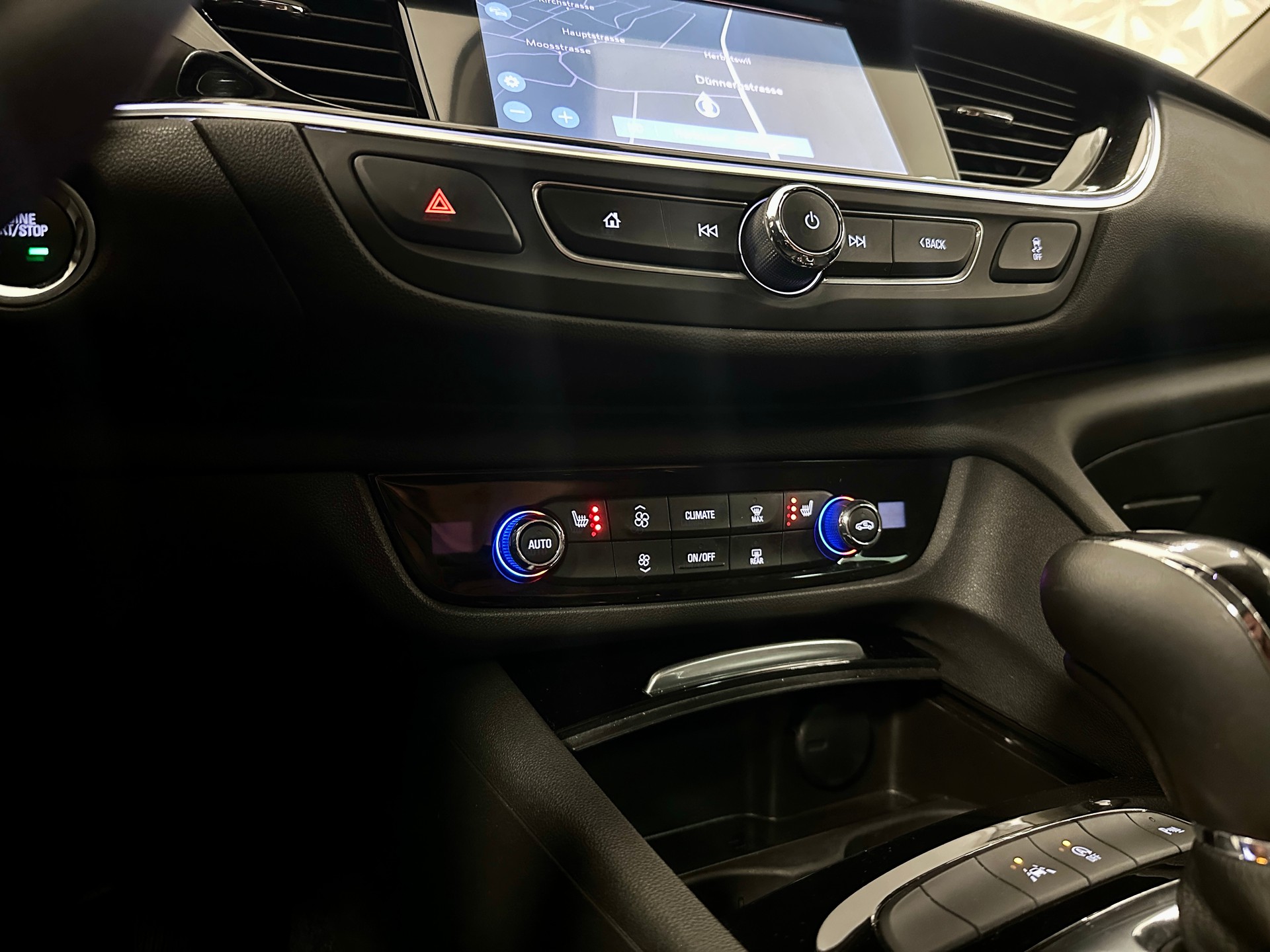 OPEL Insignia 1.6 CDTI Sports Tourer Edition Automatic-image-19
