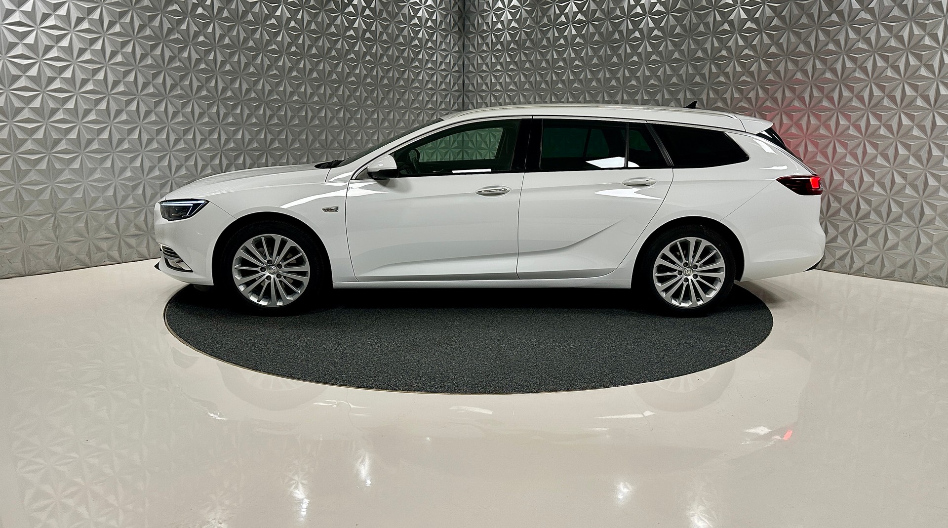 OPEL Insignia 1.6 CDTI Sports Tourer Edition Automatic-image-7