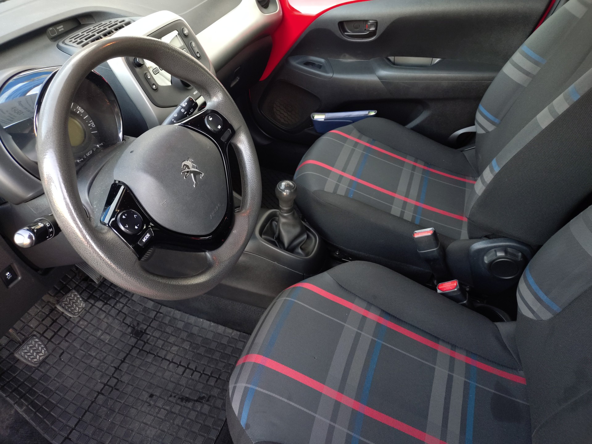 PEUGEOT 108 1.0 VTi Active-image-12