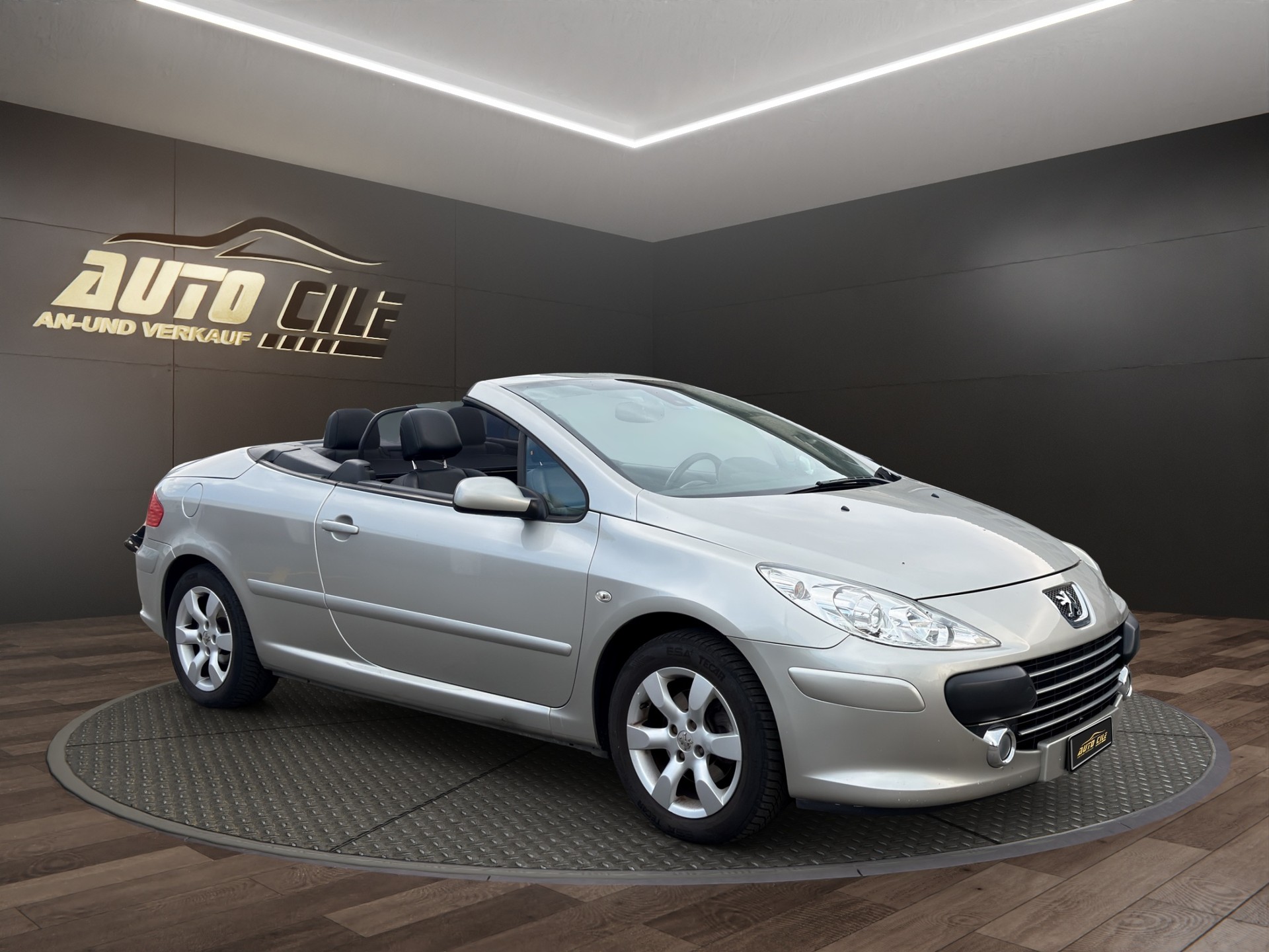 PEUGEOT 307 CC 2.0 16V Platinum Edition-image-2