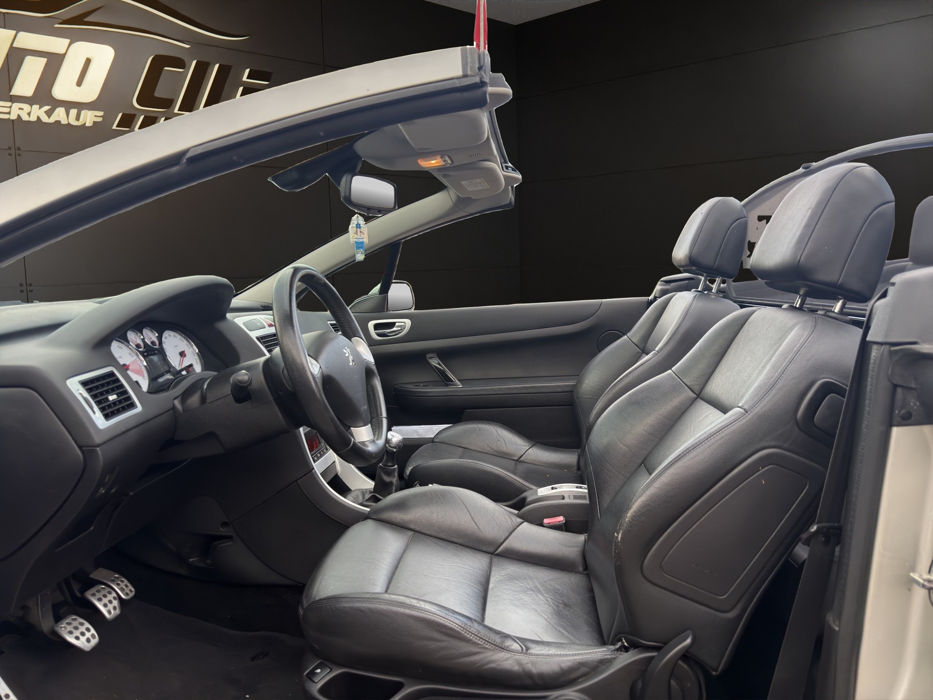 PEUGEOT 307 CC 2.0 16V Platinum Edition-image-9