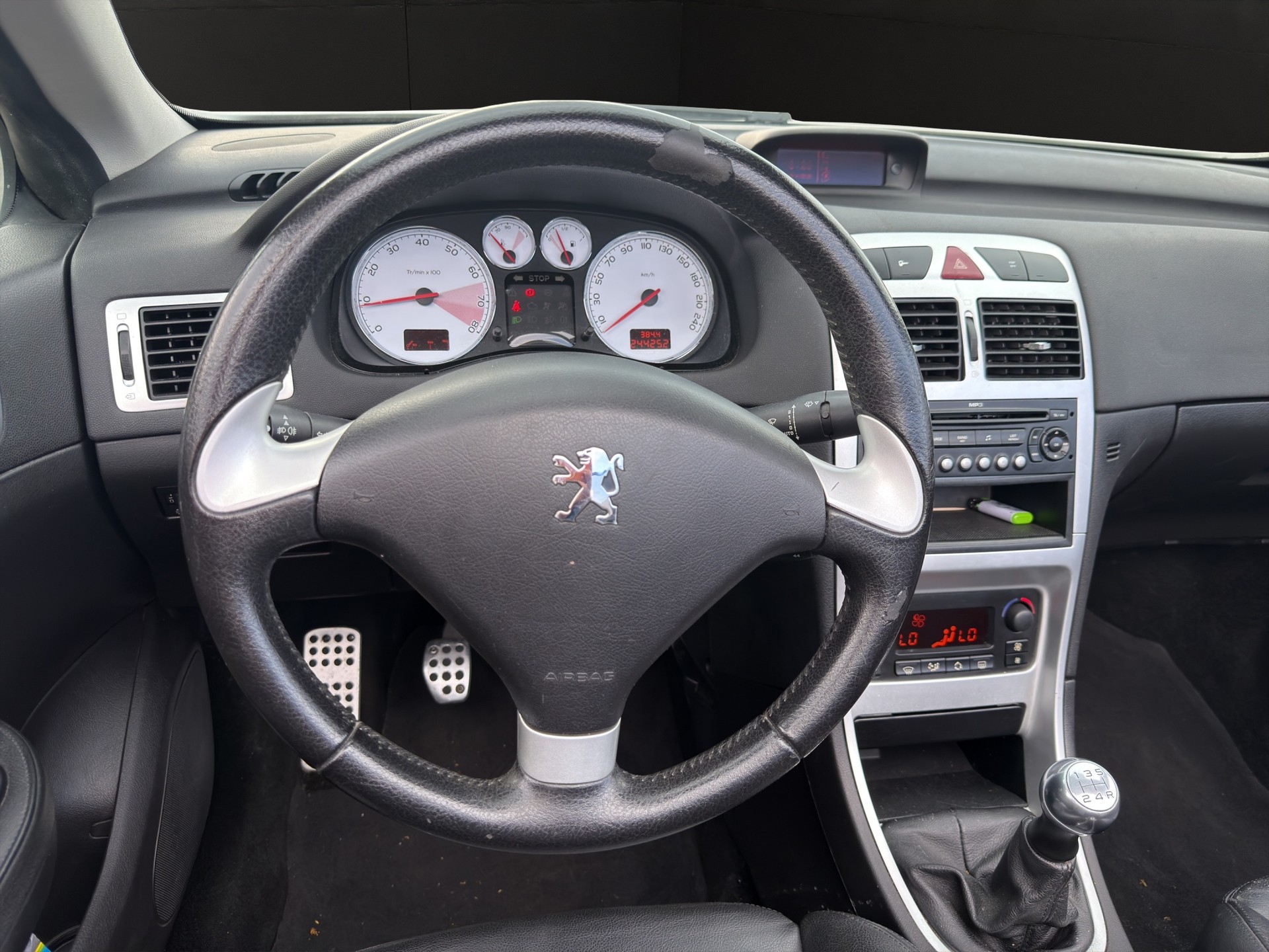 PEUGEOT 307 CC 2.0 16V Platinum Edition-image-11