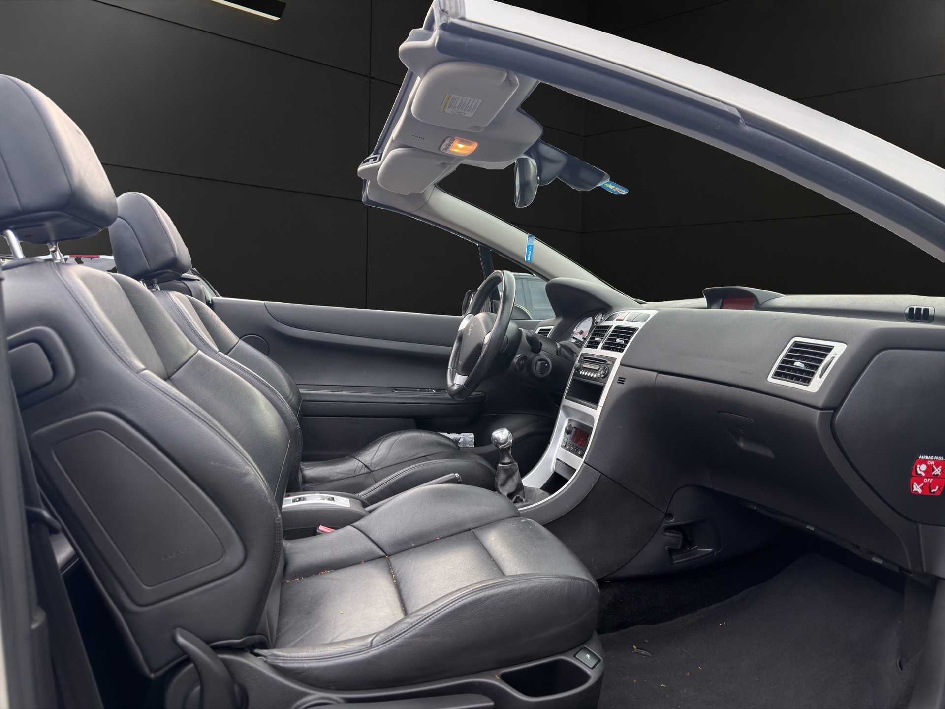 PEUGEOT 307 CC 2.0 16V Platinum Edition-image-8