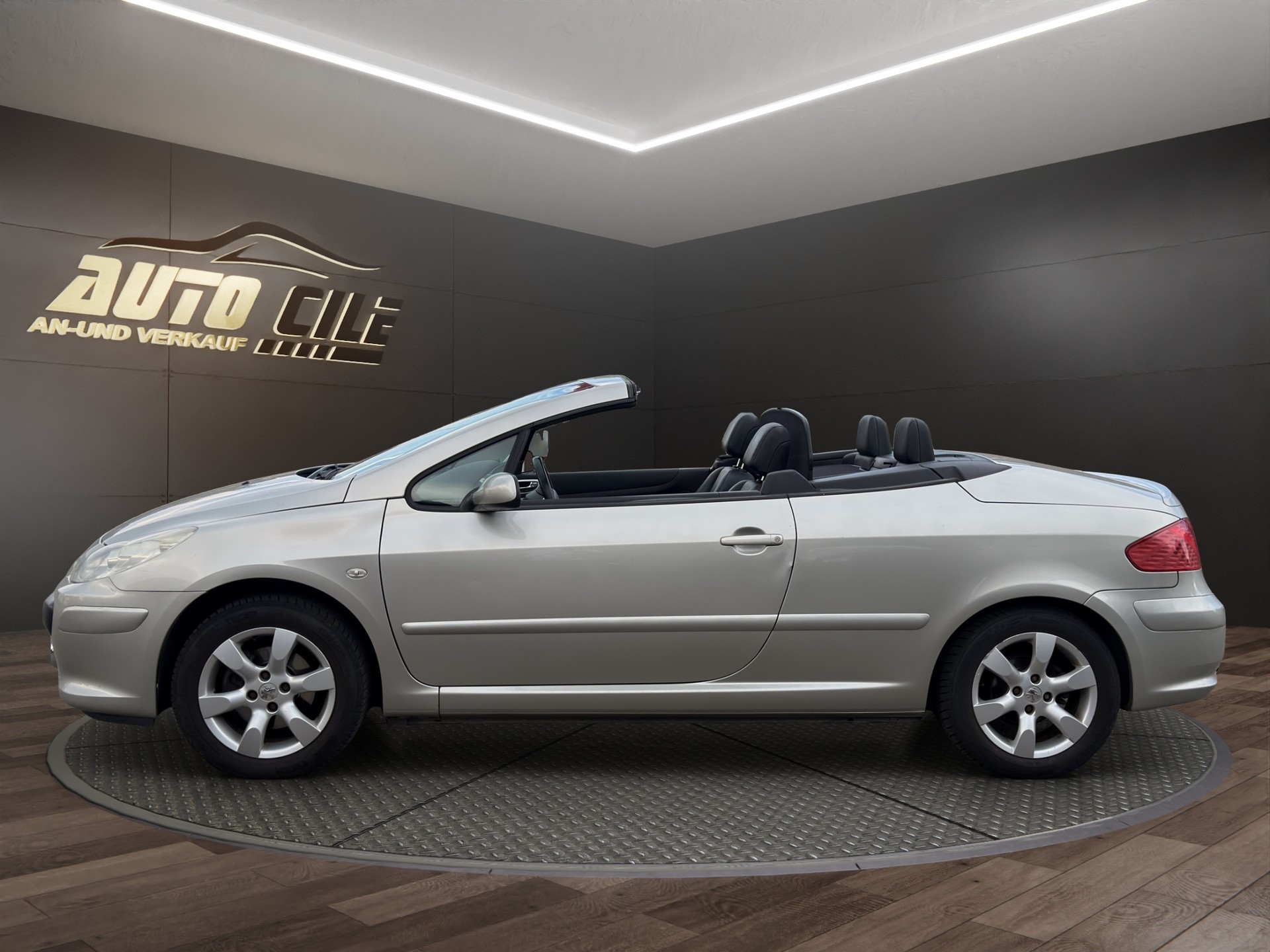 PEUGEOT 307 CC 2.0 16V Platinum Edition-image-3