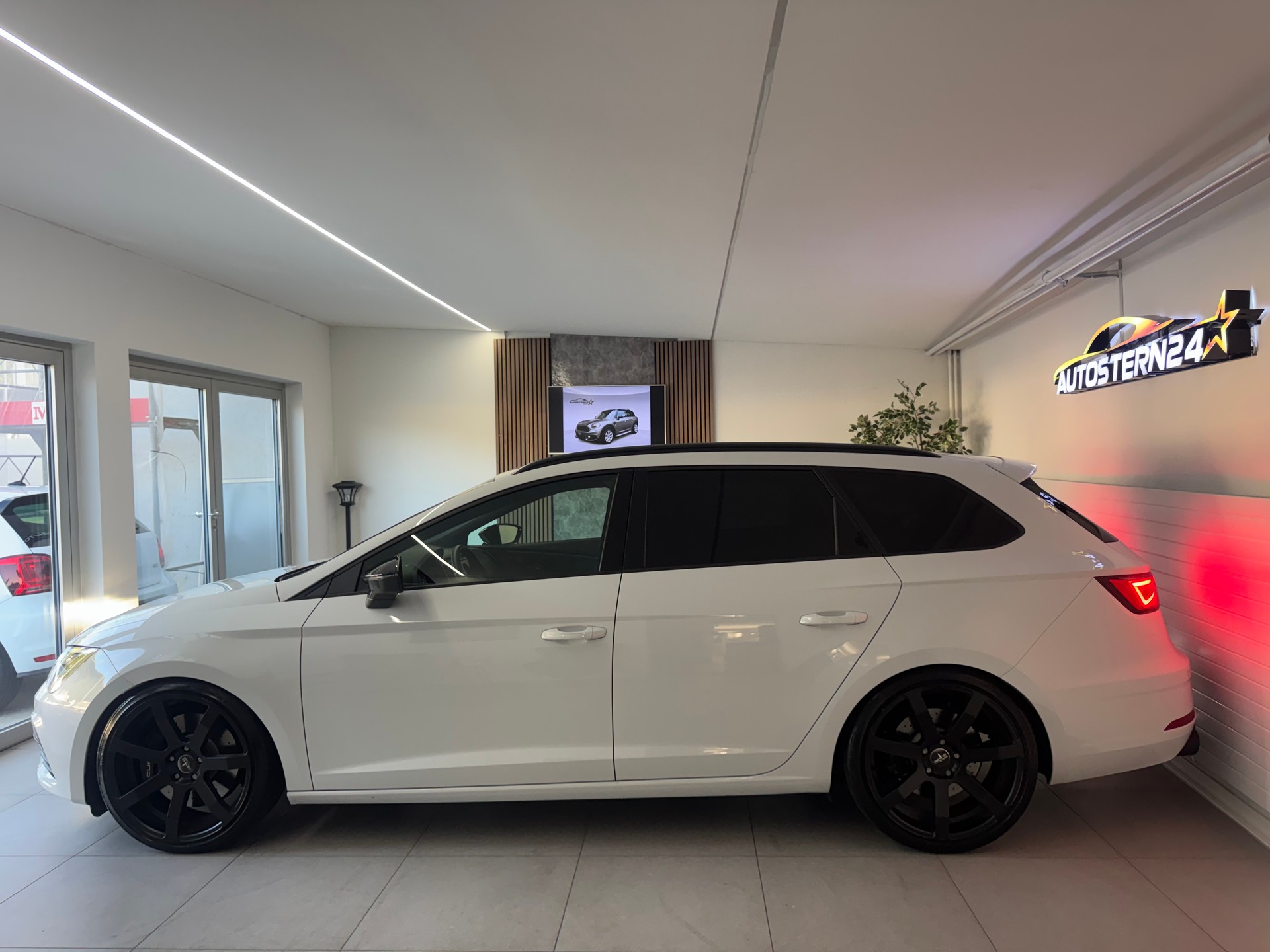 SEAT Leon ST 2.0 TSI Cupra 300 4 Drive DSG*CH-Fahrzeug*-image-6