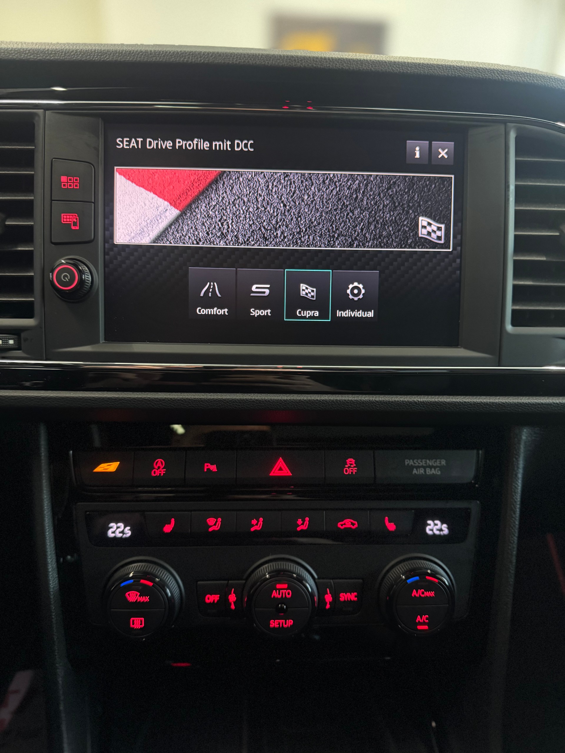 SEAT Leon ST 2.0 TSI Cupra 300 4 Drive DSG*CH-Fahrzeug*-image-16