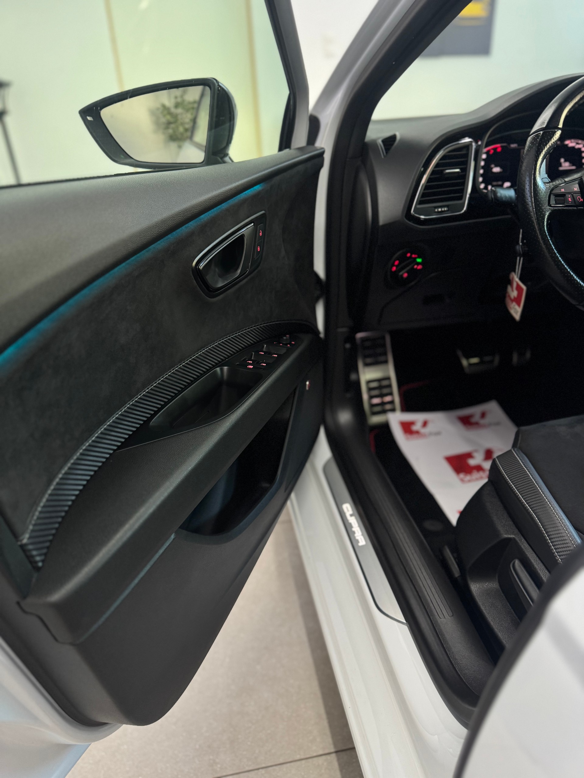 SEAT Leon ST 2.0 TSI Cupra 300 4 Drive DSG*CH-Fahrzeug*-image-9
