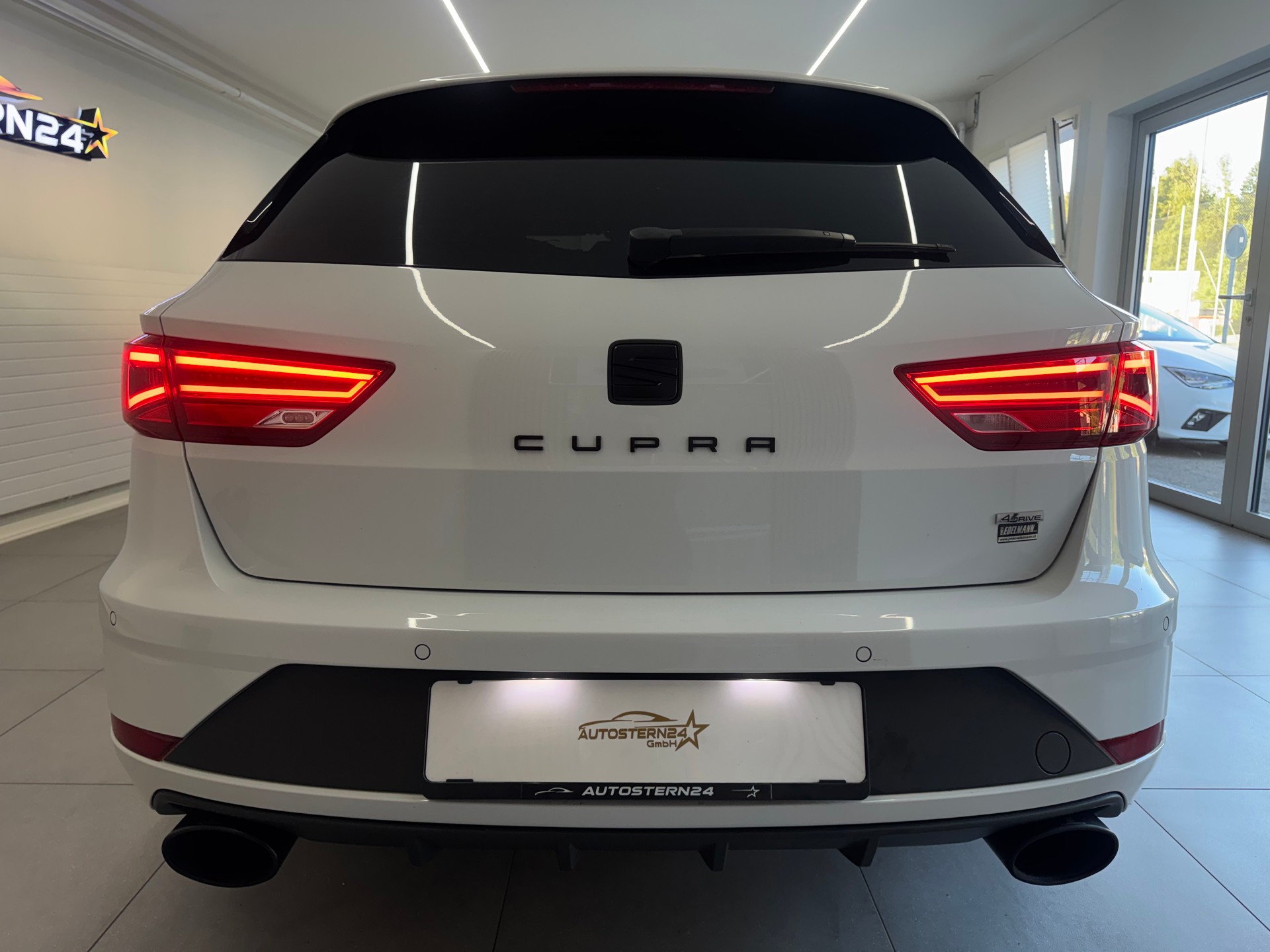 SEAT Leon ST 2.0 TSI Cupra 300 4 Drive DSG*CH-Fahrzeug*-image-3