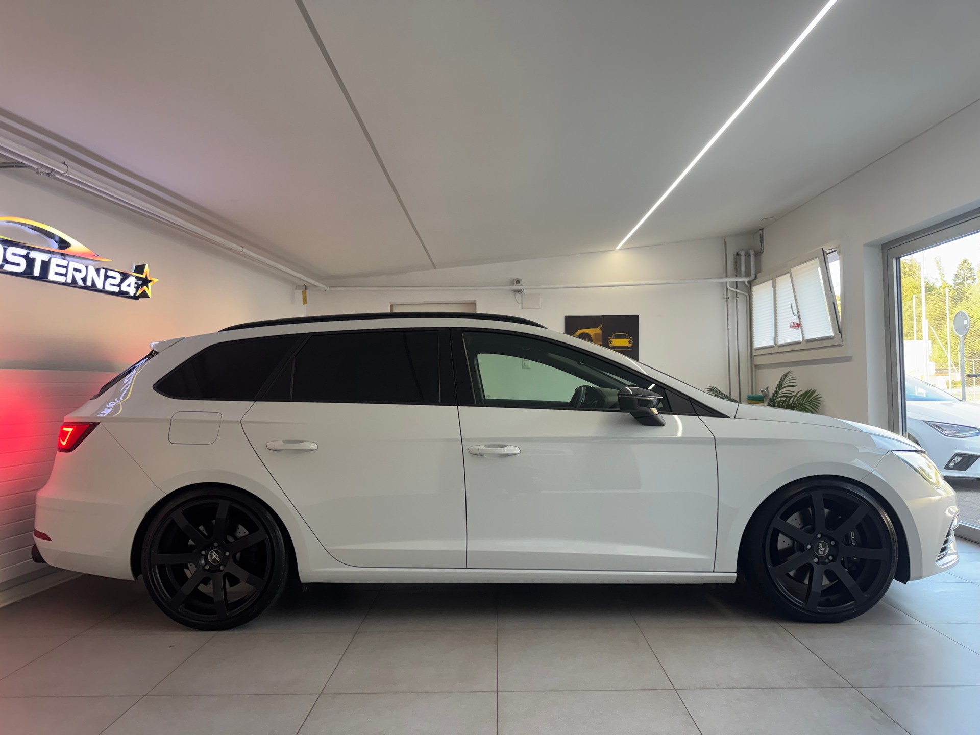 SEAT Leon ST 2.0 TSI Cupra 300 4 Drive DSG*CH-Fahrzeug*-image-7