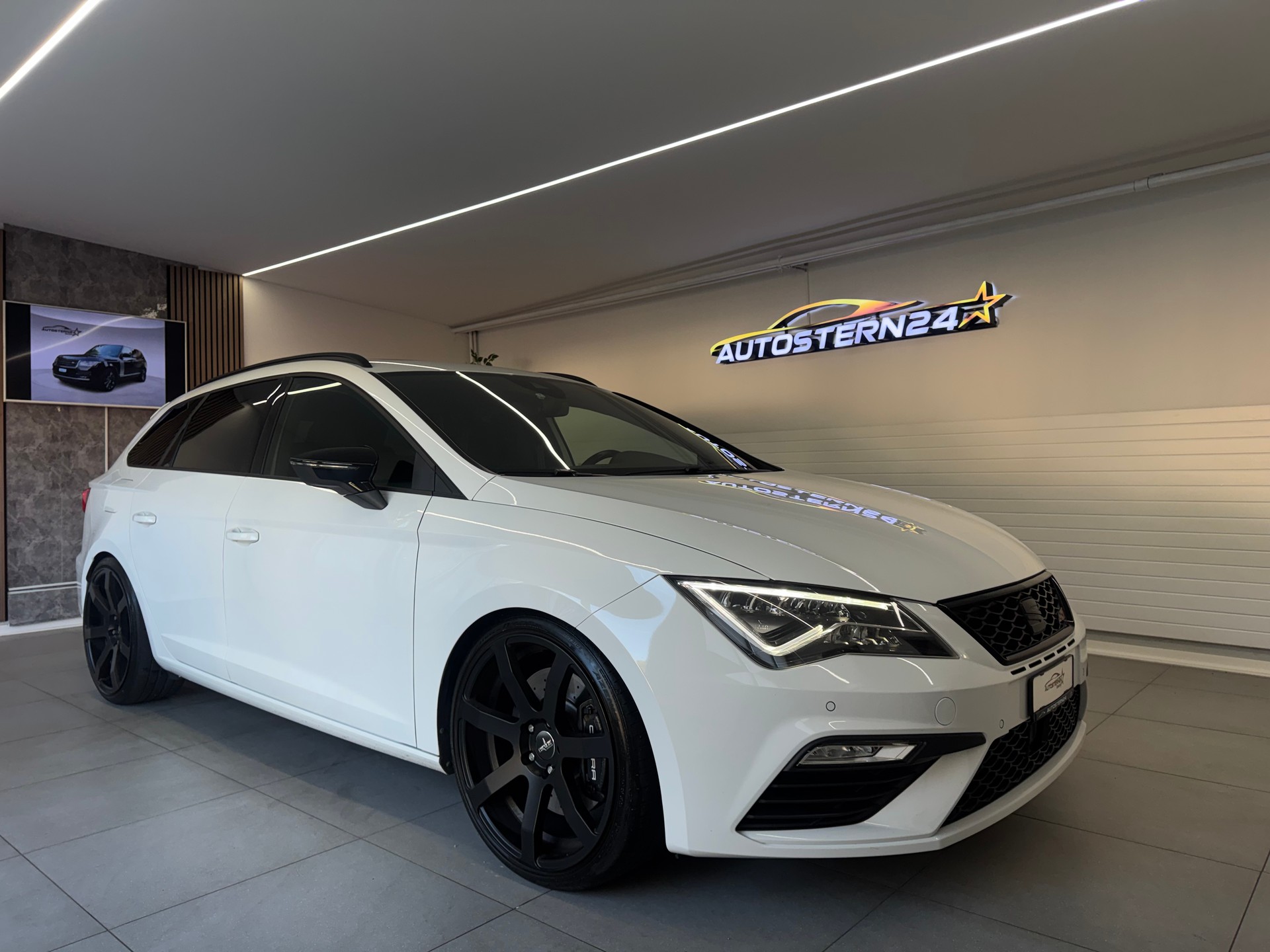 SEAT Leon ST 2.0 TSI Cupra 300 4 Drive DSG*CH-Fahrzeug*-image-1