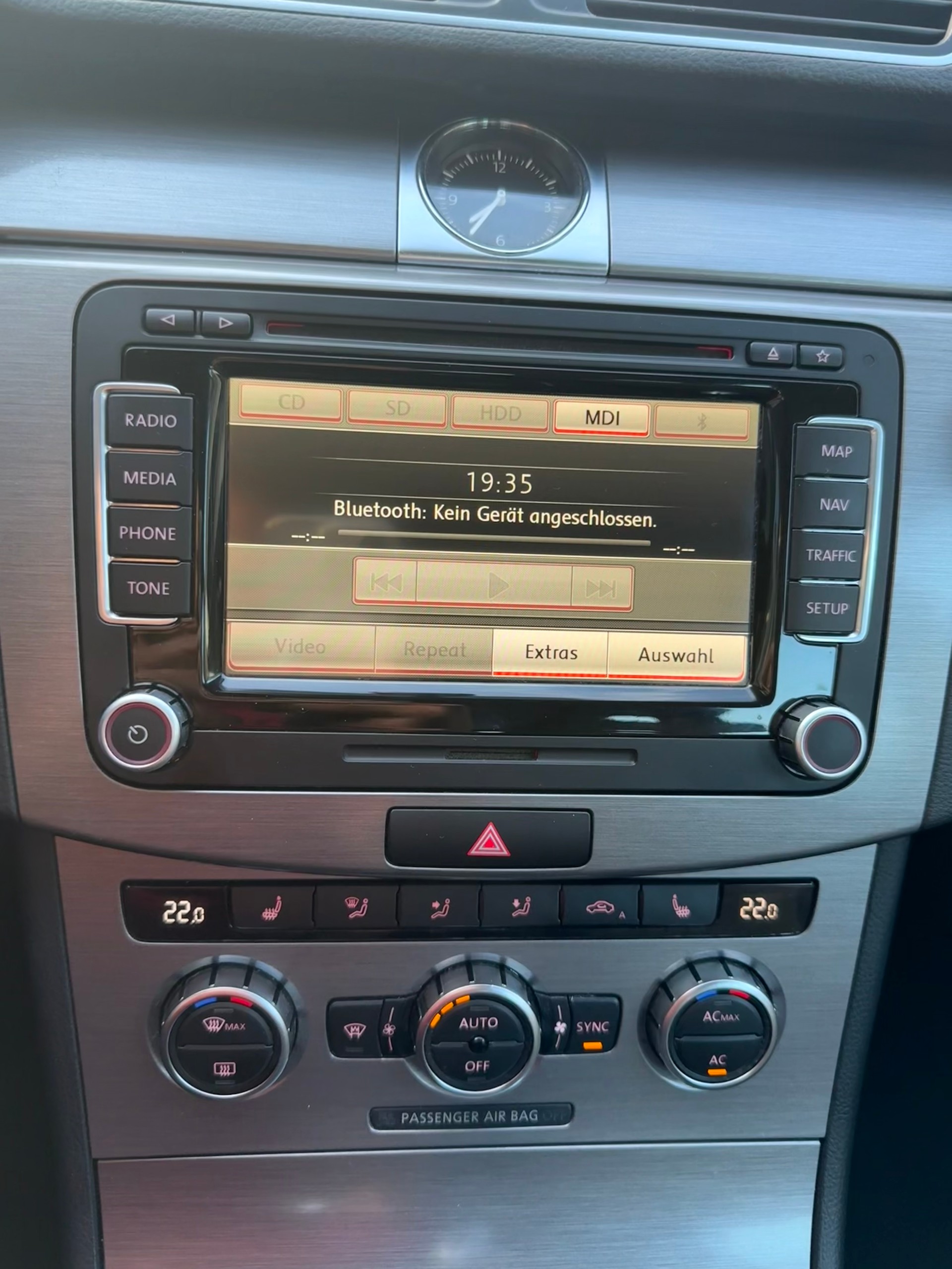 VW Passat Variant 2.0 TDI BMT Trendline-image-9