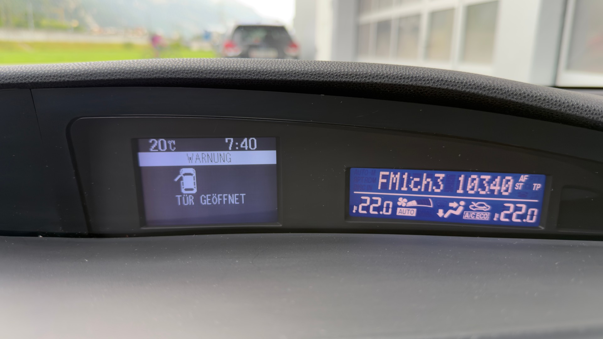 MAZDA 3 Hatchback 1.6 Red Edition-image-14