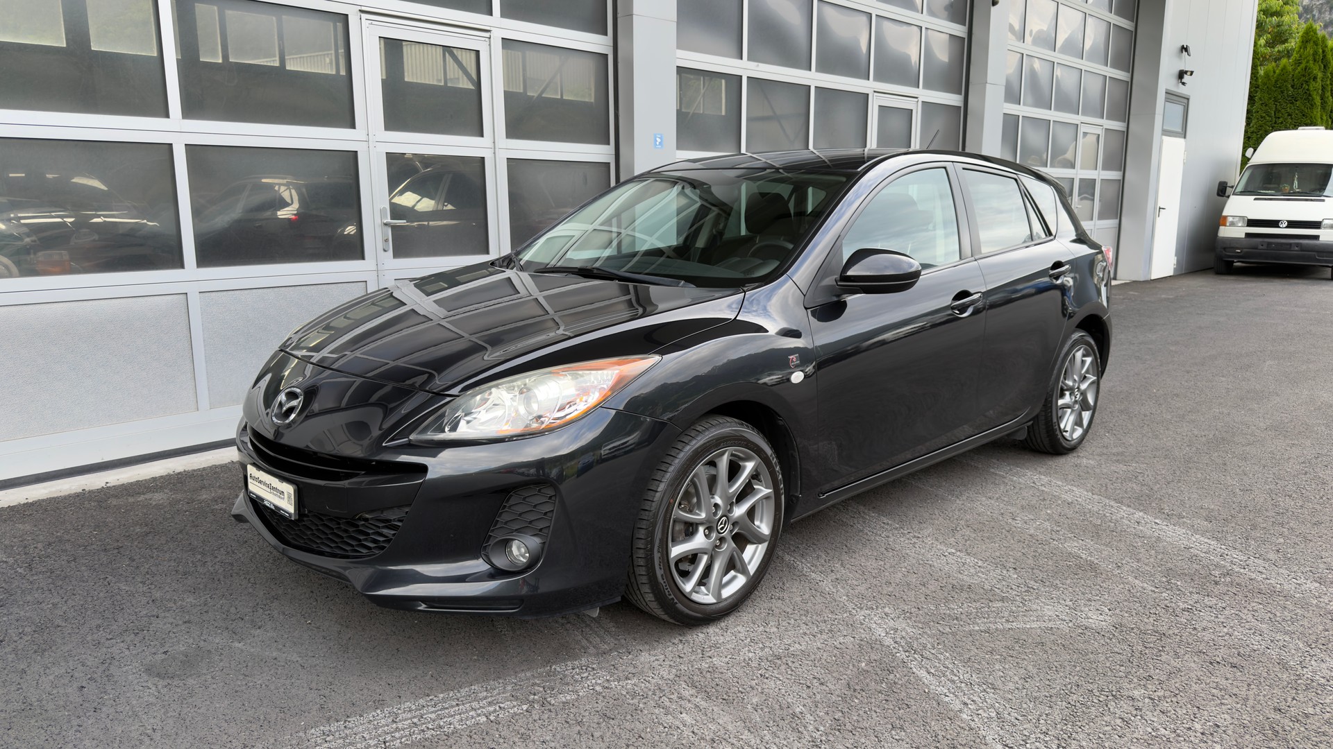 MAZDA 3 Hatchback 1.6 Red Edition-image-0
