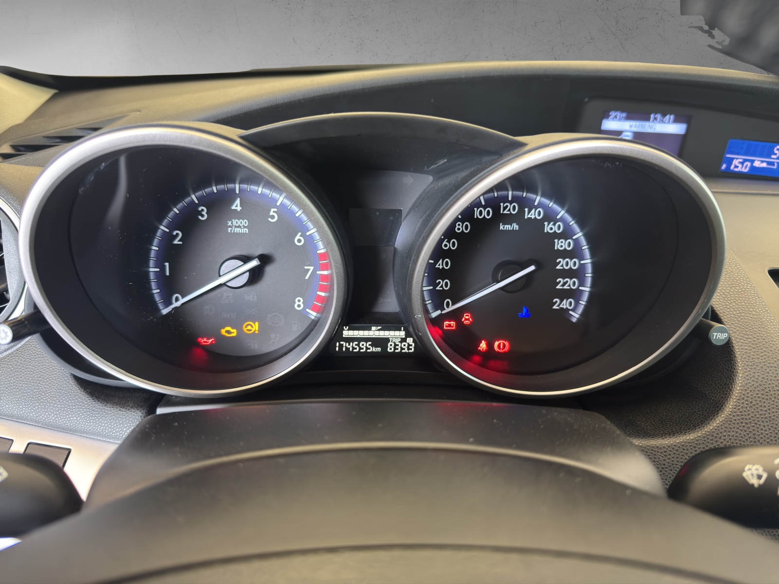 MAZDA 3 Hatchback 1.6 Red Edition-image-9