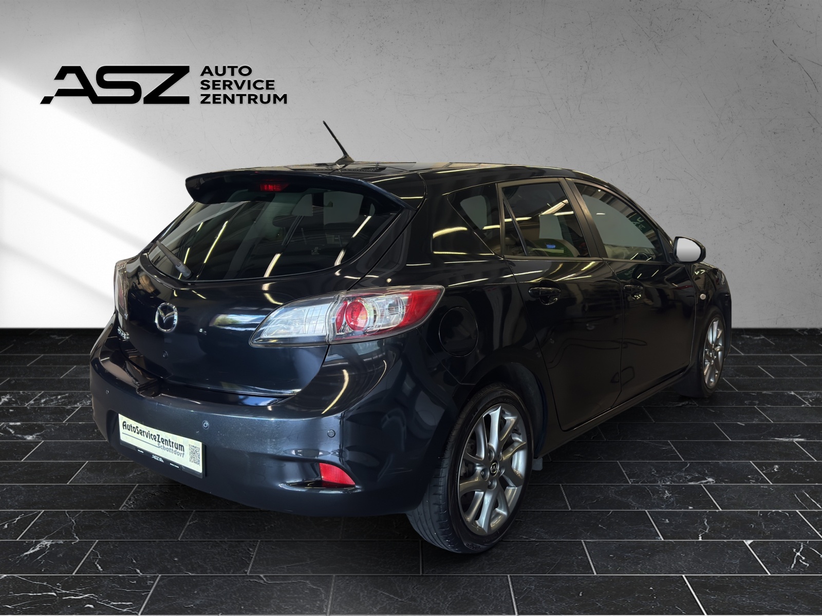 MAZDA 3 Hatchback 1.6 Red Edition-image-2