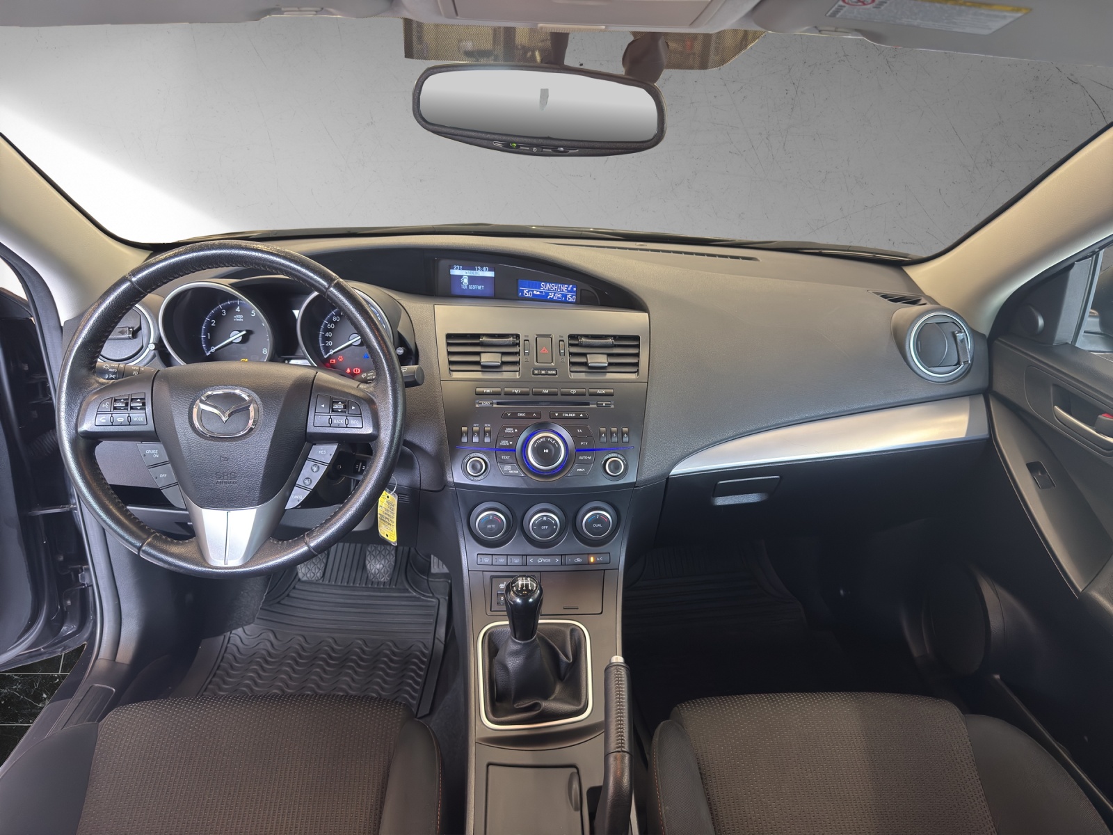 MAZDA 3 Hatchback 1.6 Red Edition-image-7