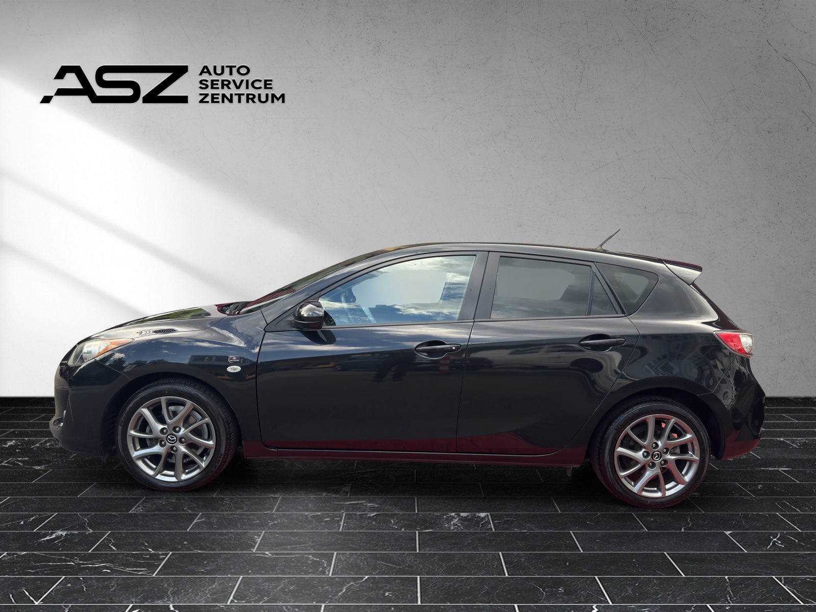 MAZDA 3 Hatchback 1.6 Red Edition-image-1