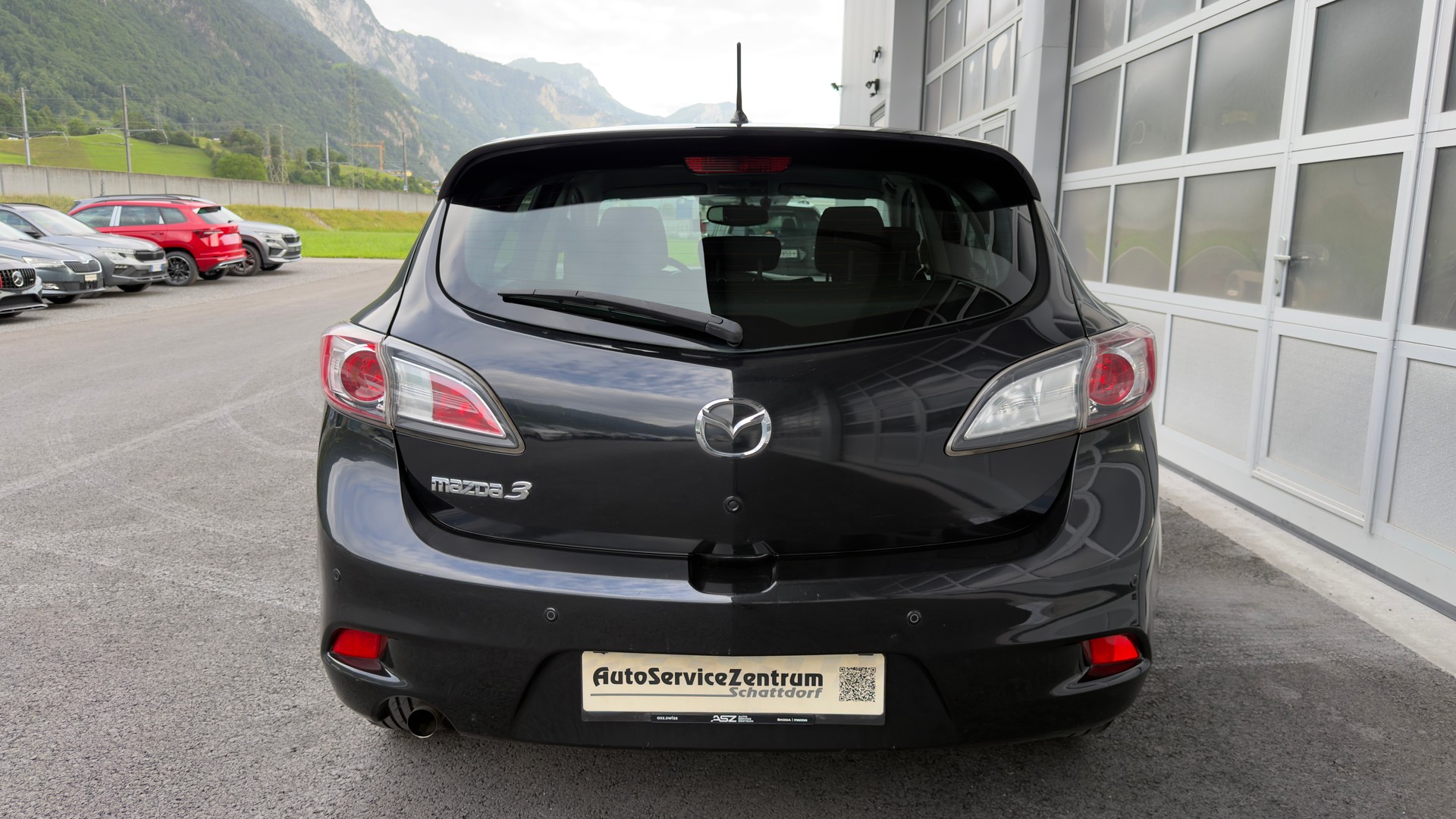 MAZDA 3 Hatchback 1.6 Red Edition-image-3