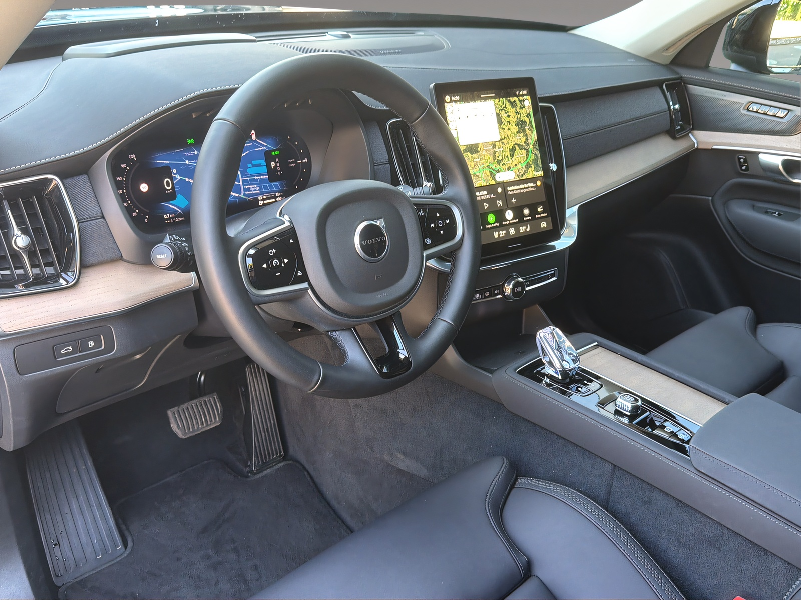 VOLVO XC90 2.0 T8 TE Plus Dark eAWD-image-10