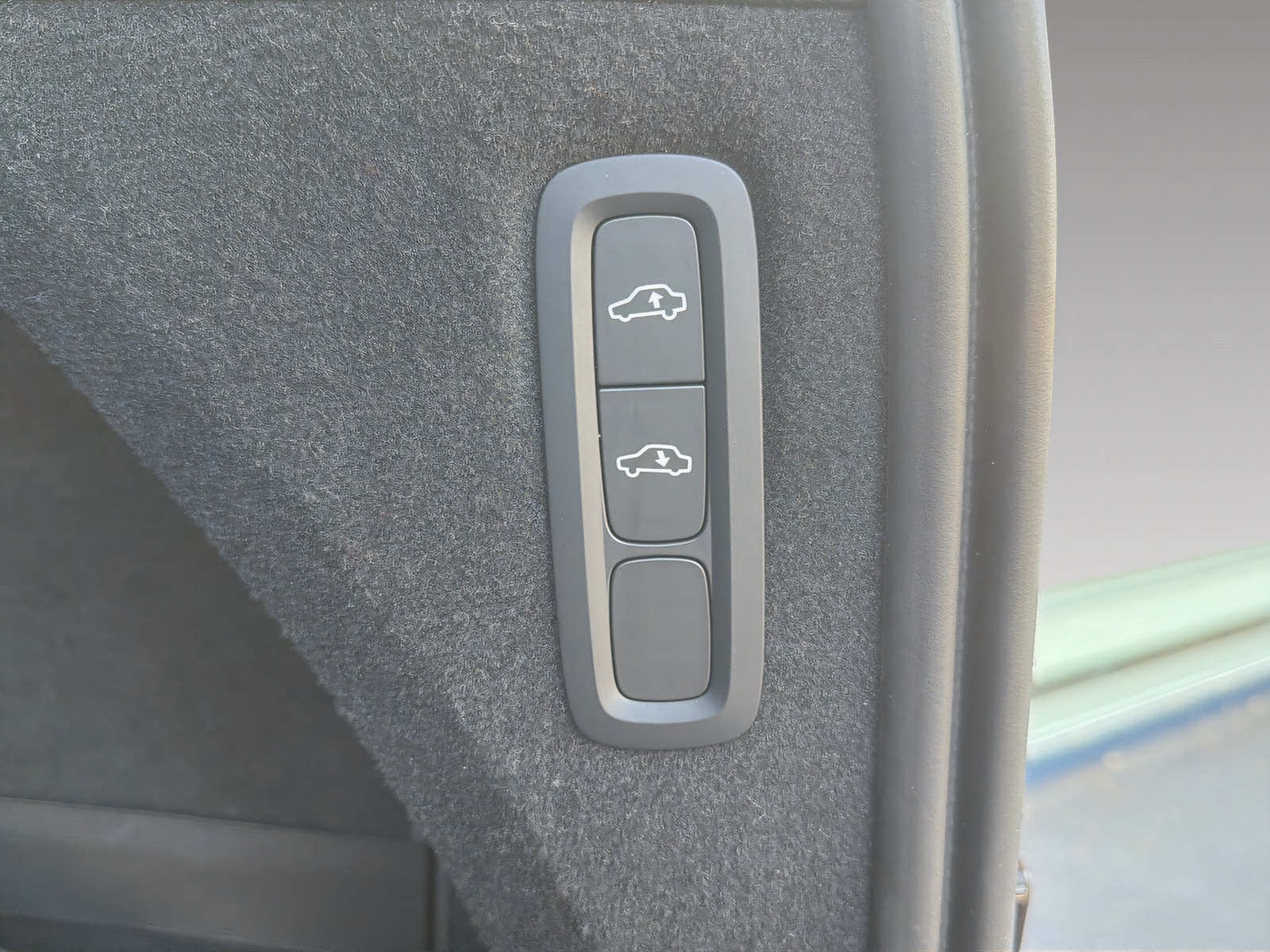 VOLVO XC90 2.0 T8 TE Plus Dark eAWD-image-8