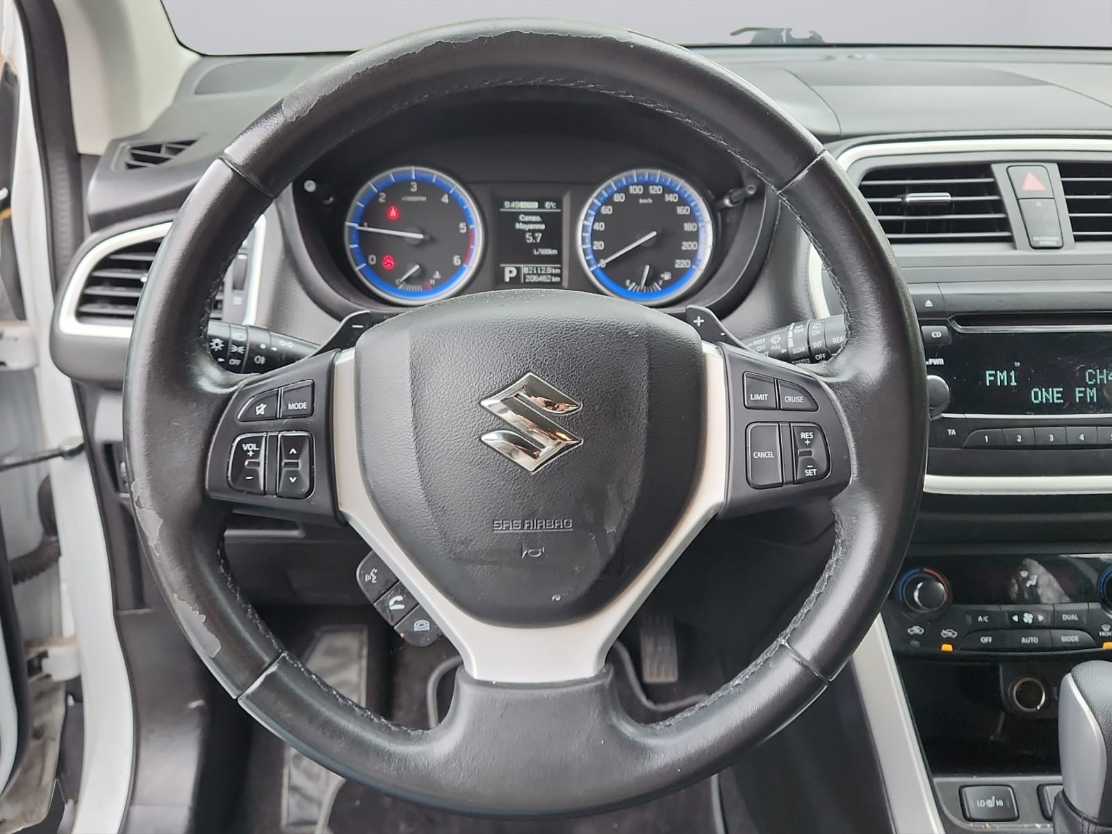 SUZUKI SX4 S-Cross 1.6 TD PizSulai Top 4WD TCSS-image-11