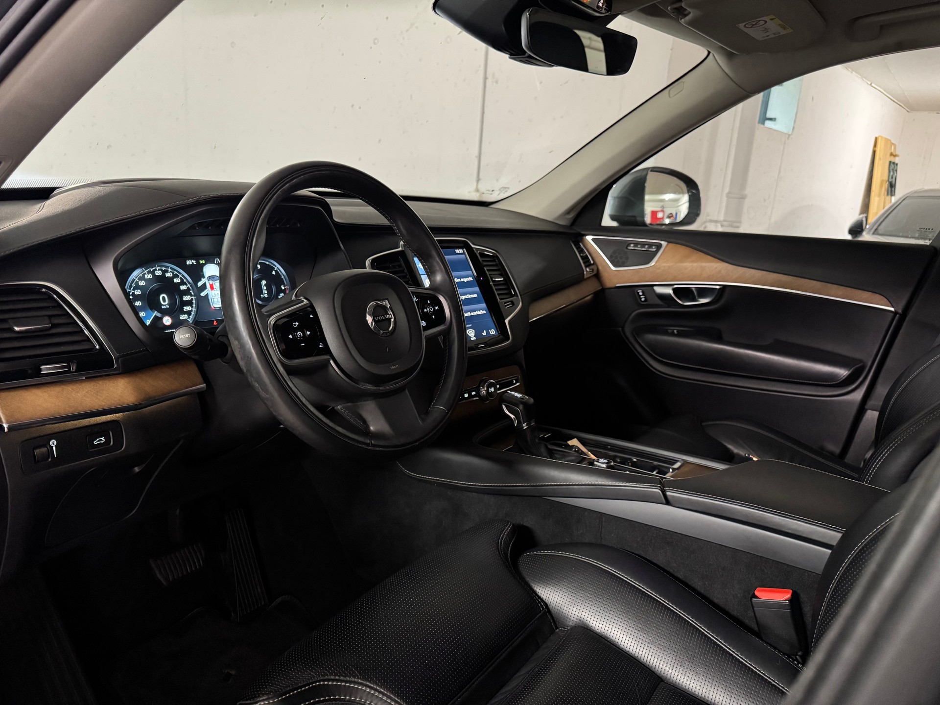 VOLVO XC90 D5 AWD Inscription Geartronic-image-8