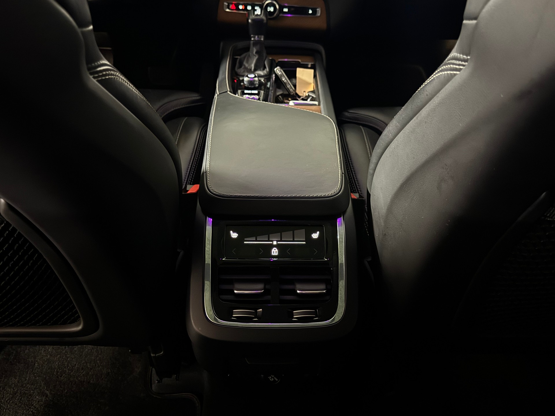 VOLVO XC90 D5 AWD Inscription Geartronic-image-15