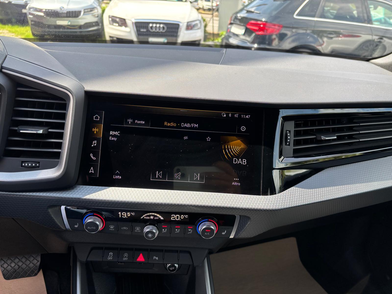AUDI A1 Sportback 30 TFSI advanced Attraction S-tronic-image-9