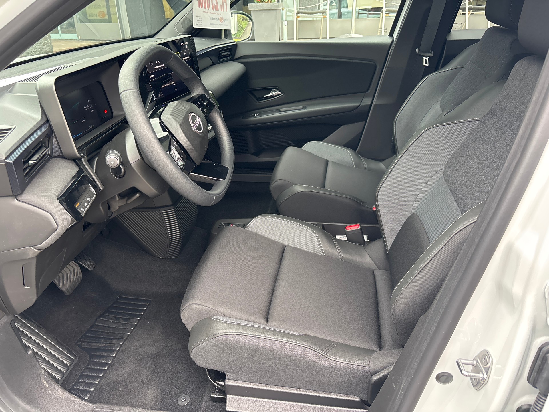 NISSAN Micra 40kWh Engage-image-10