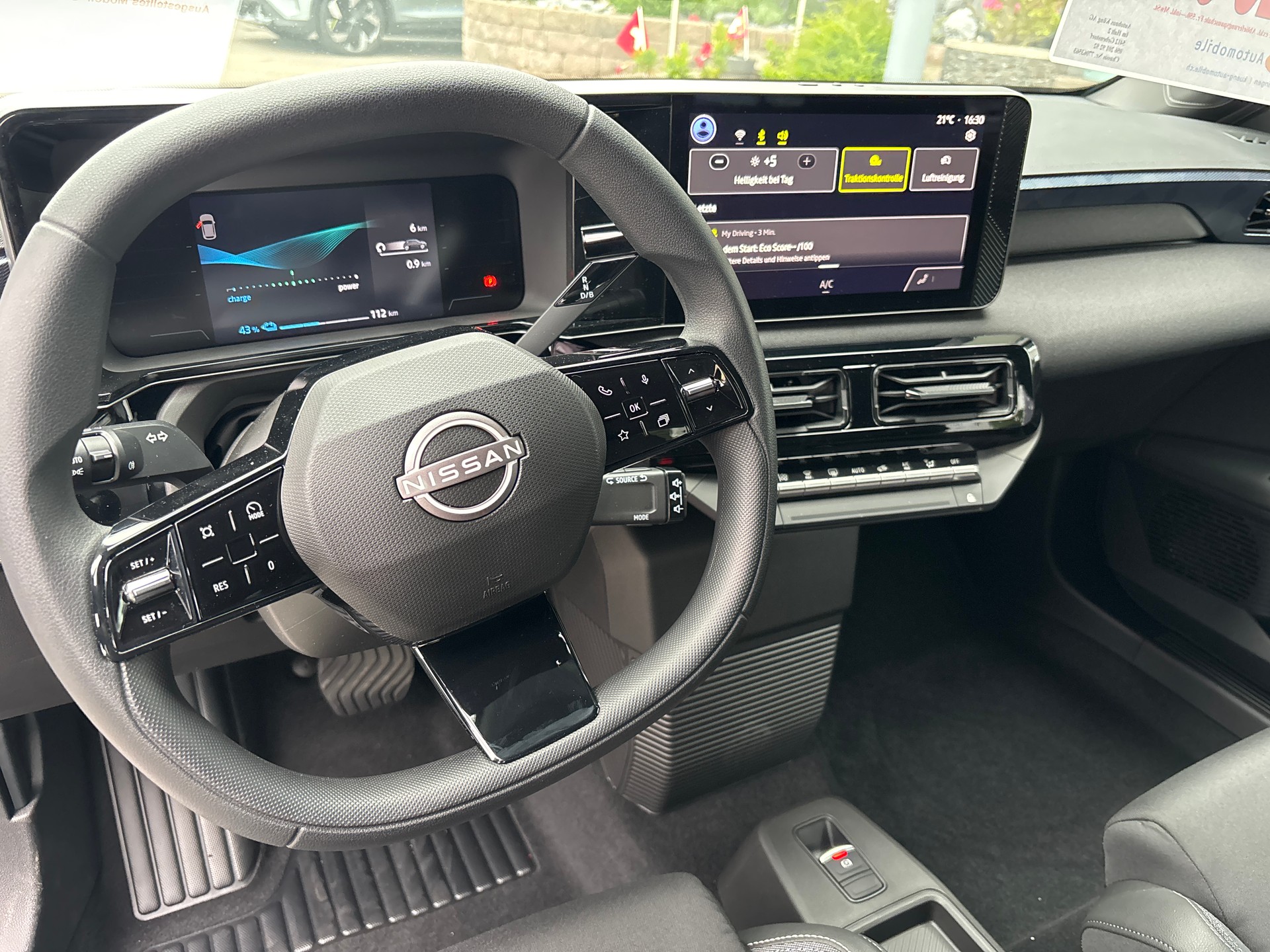 NISSAN Micra 40kWh Engage-image-11