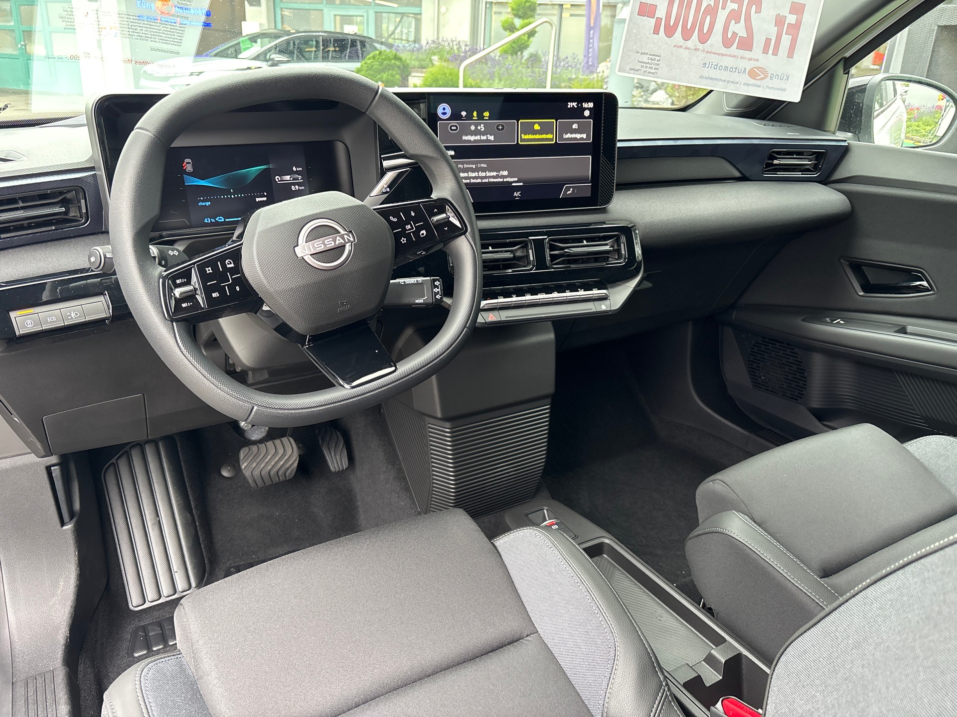 NISSAN Micra 40kWh Engage-image-9