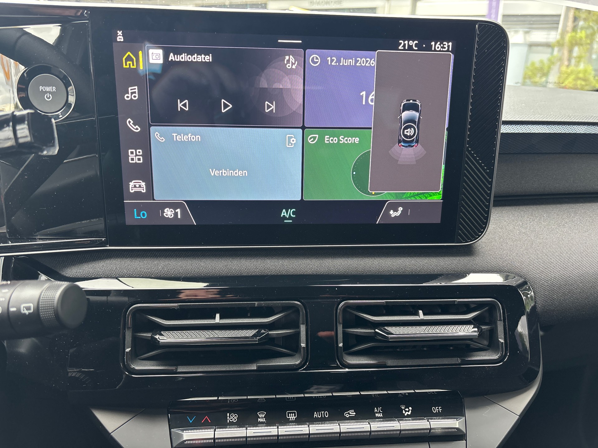 NISSAN Micra 40kWh Engage-image-13
