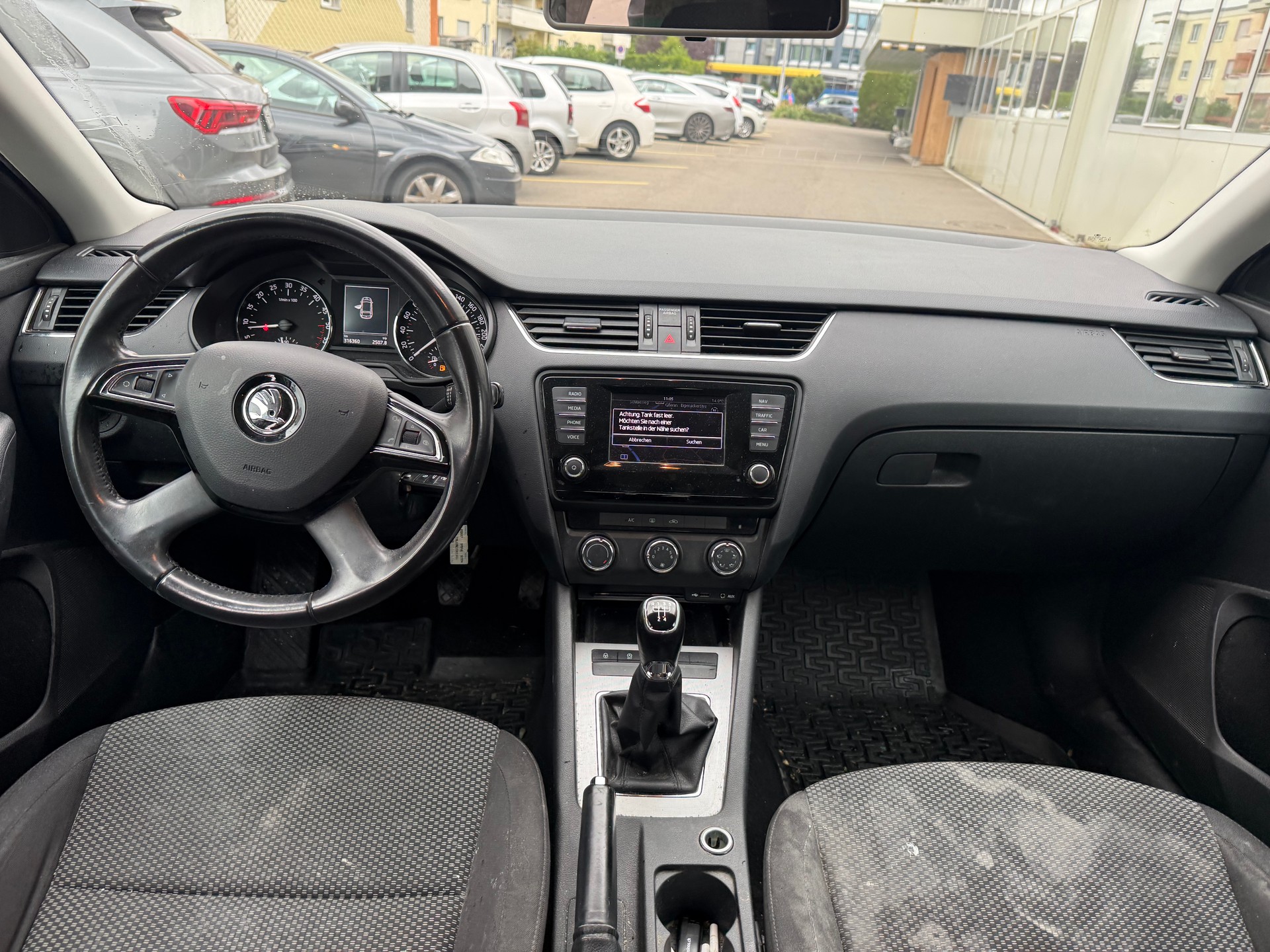 SKODA Octavia Combi 1.6 TDI Elegance-image-7
