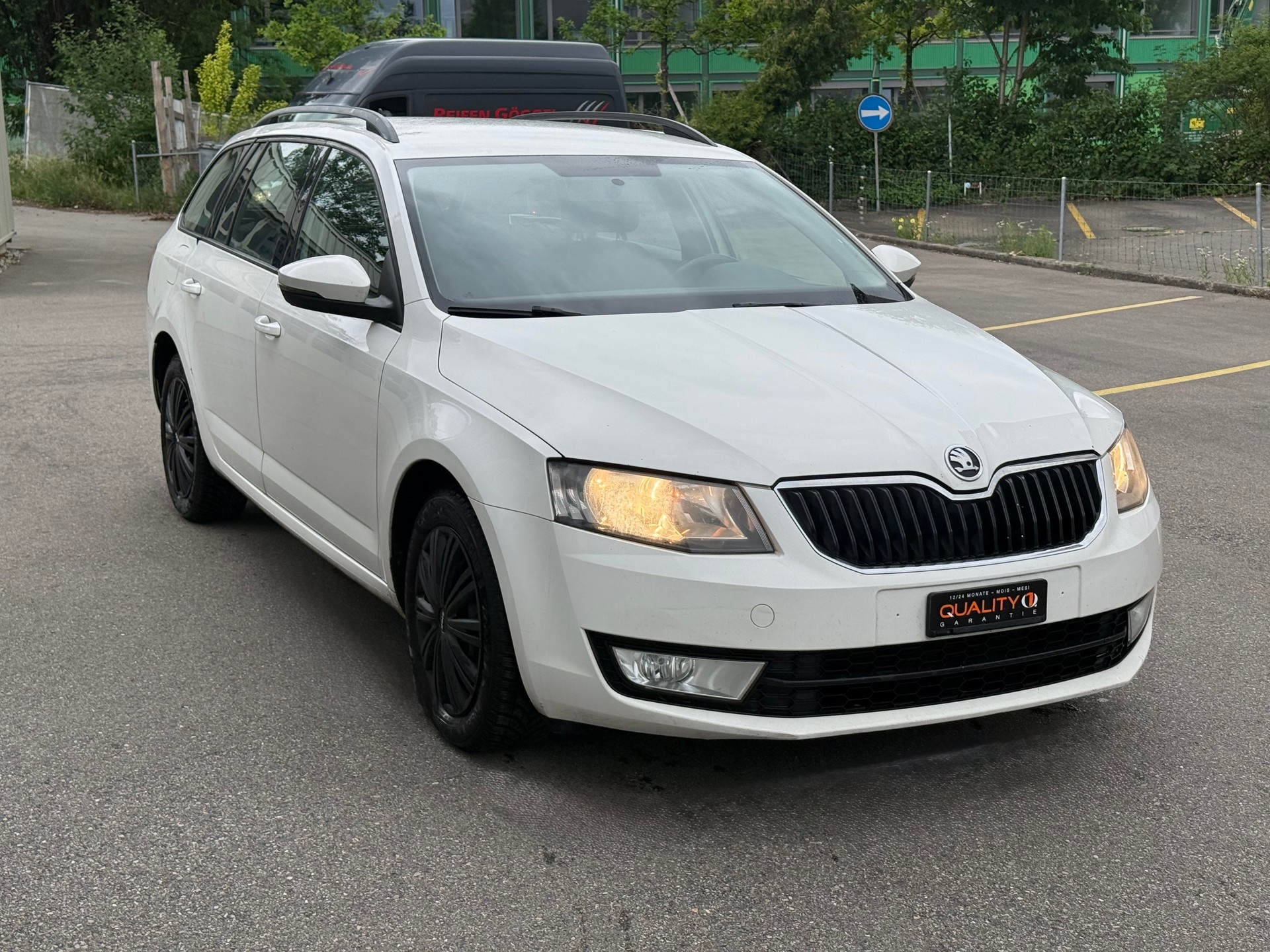 SKODA Octavia Combi 1.6 TDI Elegance-image-2