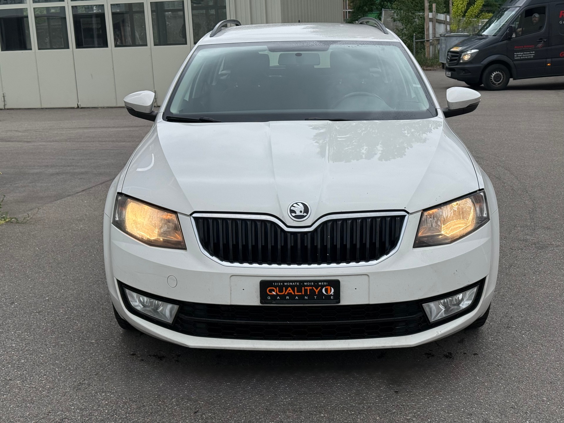 SKODA Octavia Combi 1.6 TDI Elegance-image-0