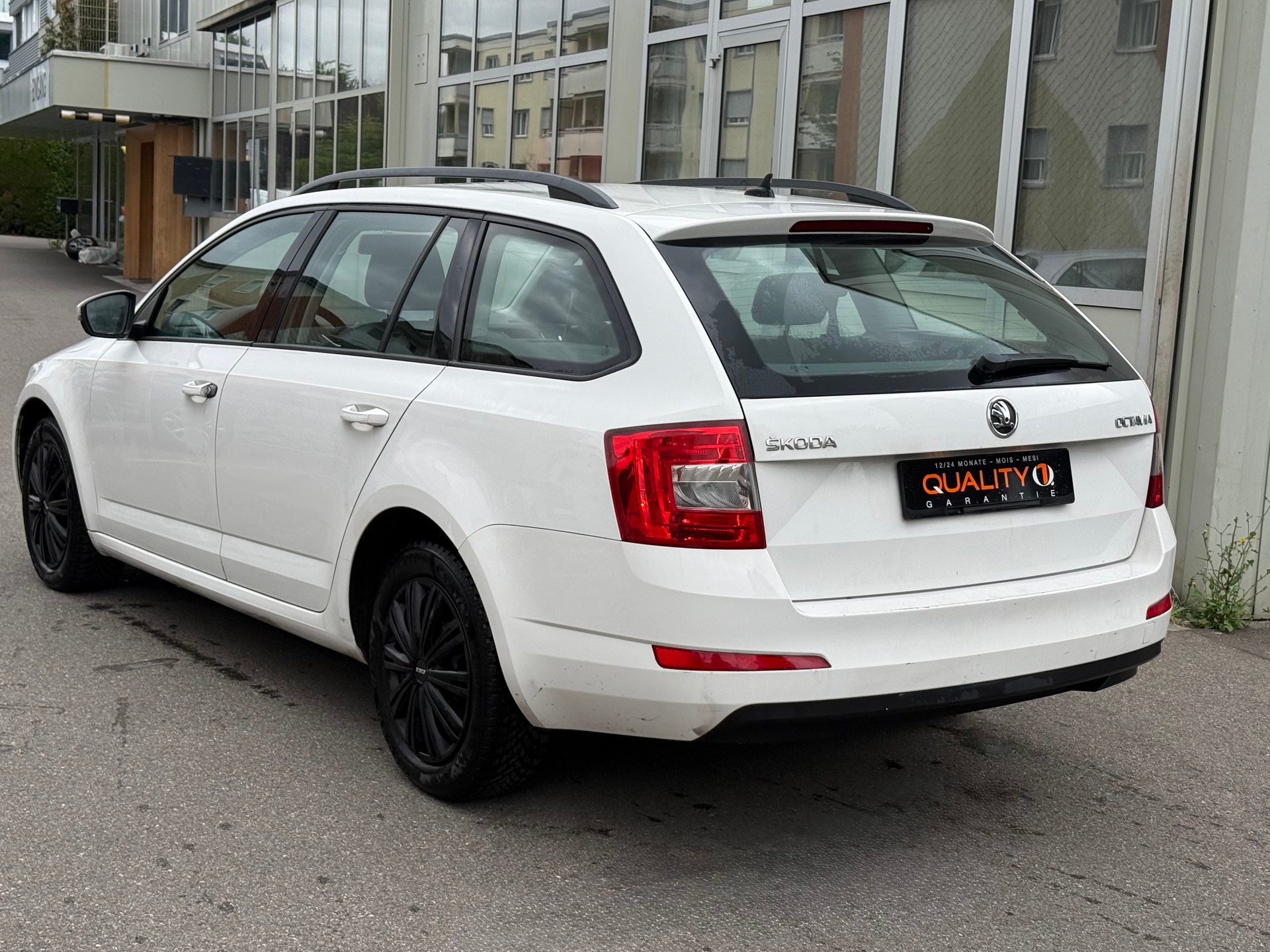 SKODA Octavia Combi 1.6 TDI Elegance-image-4