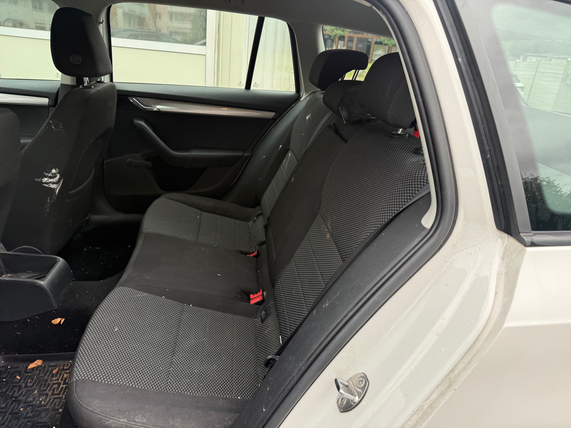 SKODA Octavia Combi 1.6 TDI Elegance-image-8