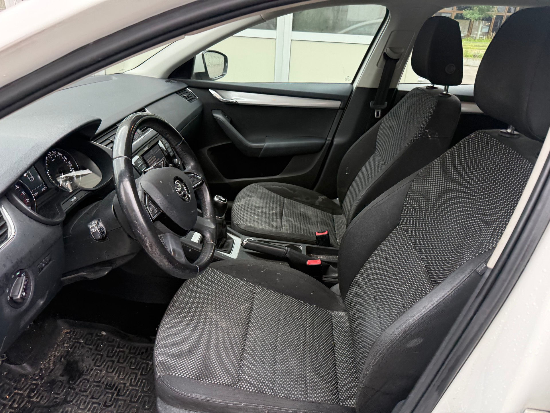 SKODA Octavia Combi 1.6 TDI Elegance-image-5