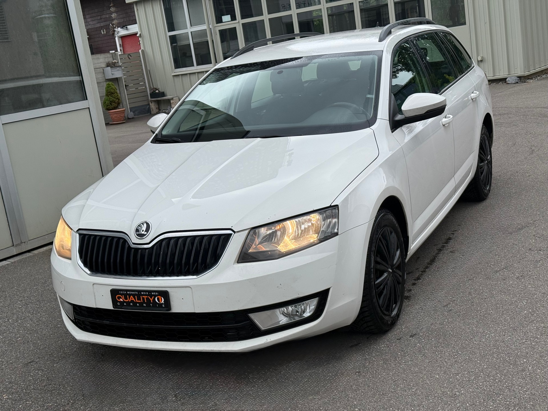 SKODA Octavia Combi 1.6 TDI Elegance-image-1