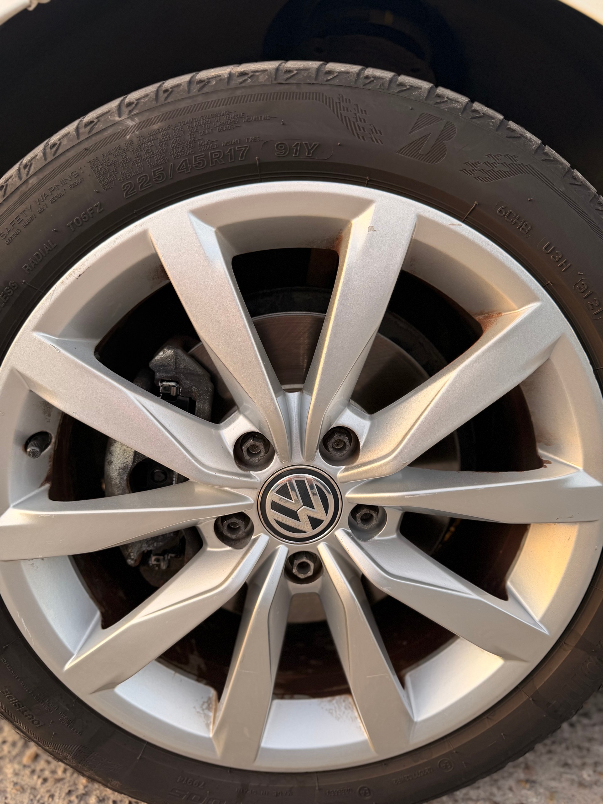 VW Golf 2.0 TDI Lounge R-Line 4Motion-image-15