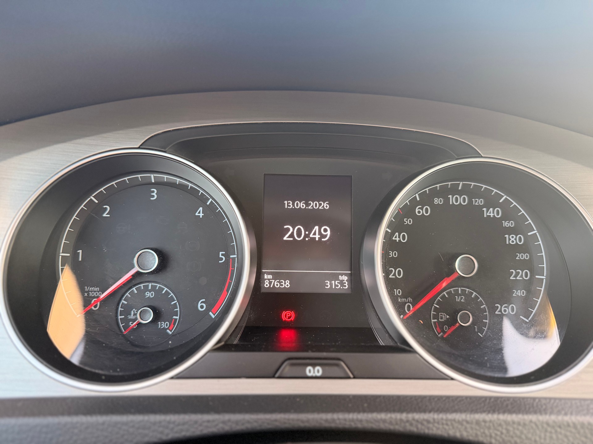 VW Golf 2.0 TDI Lounge R-Line 4Motion-image-22