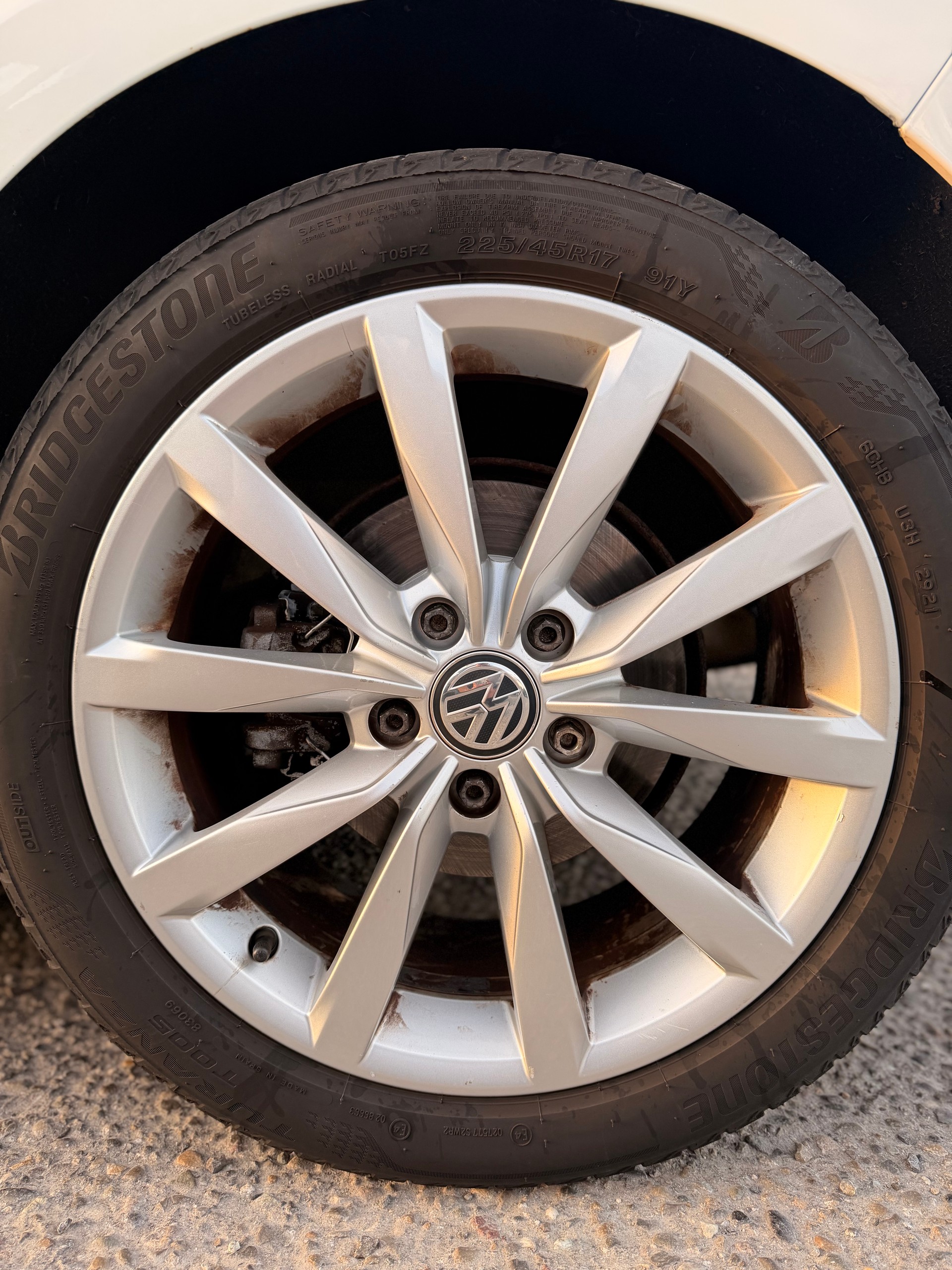 VW Golf 2.0 TDI Lounge R-Line 4Motion-image-13