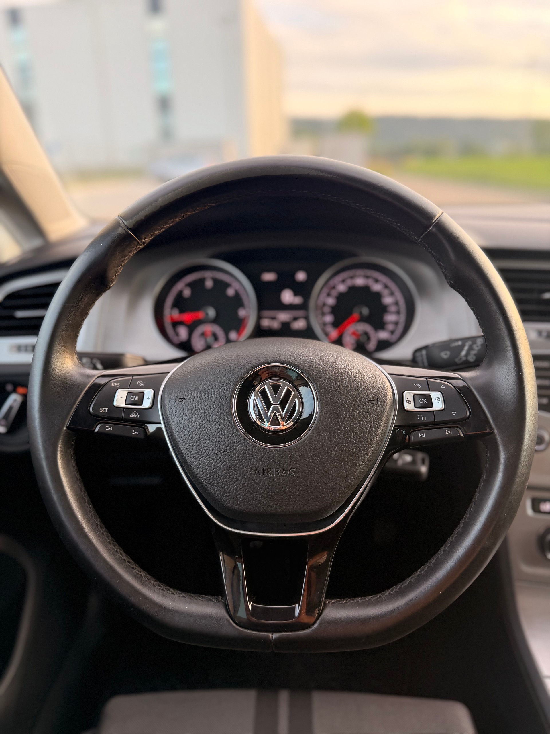 VW Golf 2.0 TDI Lounge R-Line 4Motion-image-20