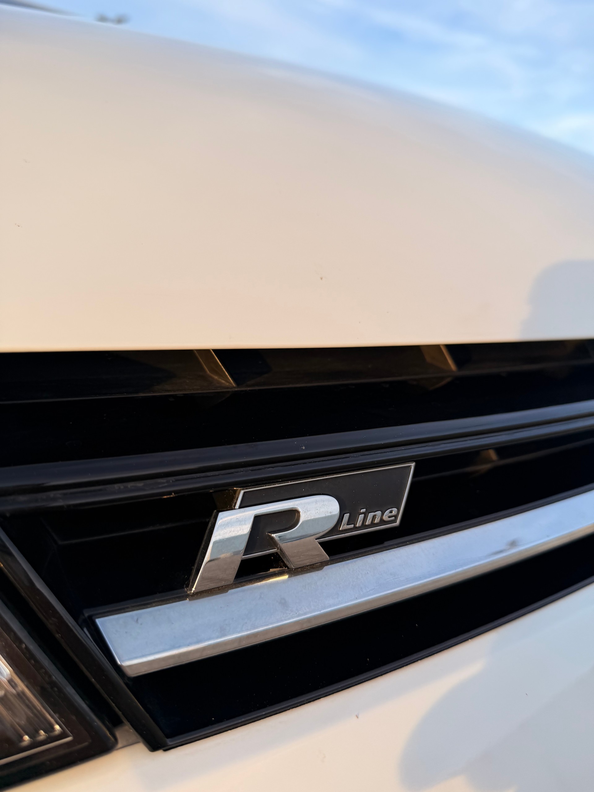 VW Golf 2.0 TDI Lounge R-Line 4Motion-image-4