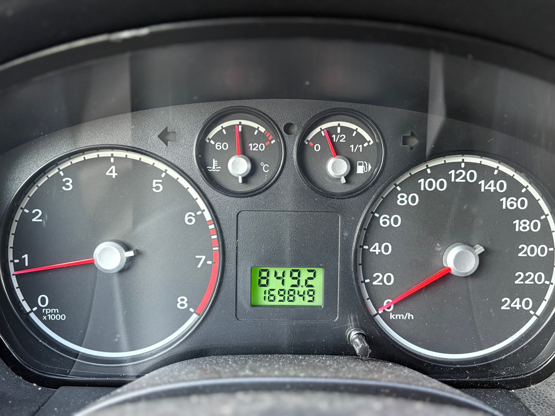 FORD Focus 1.4i Ambiente-image-14