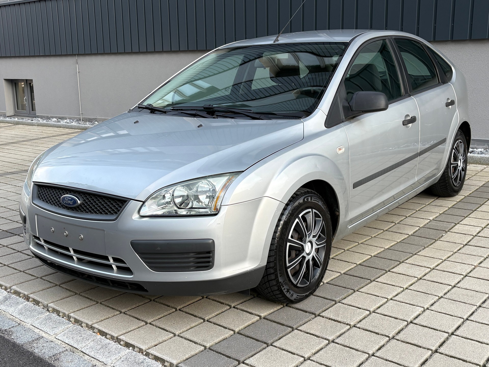FORD Focus 1.4i Ambiente-image-0
