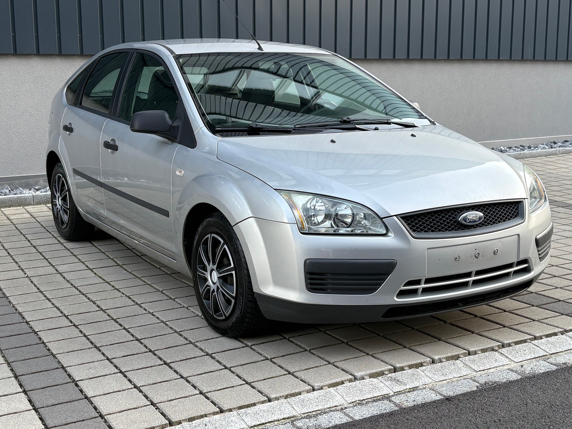 FORD Focus 1.4i Ambiente-image-2