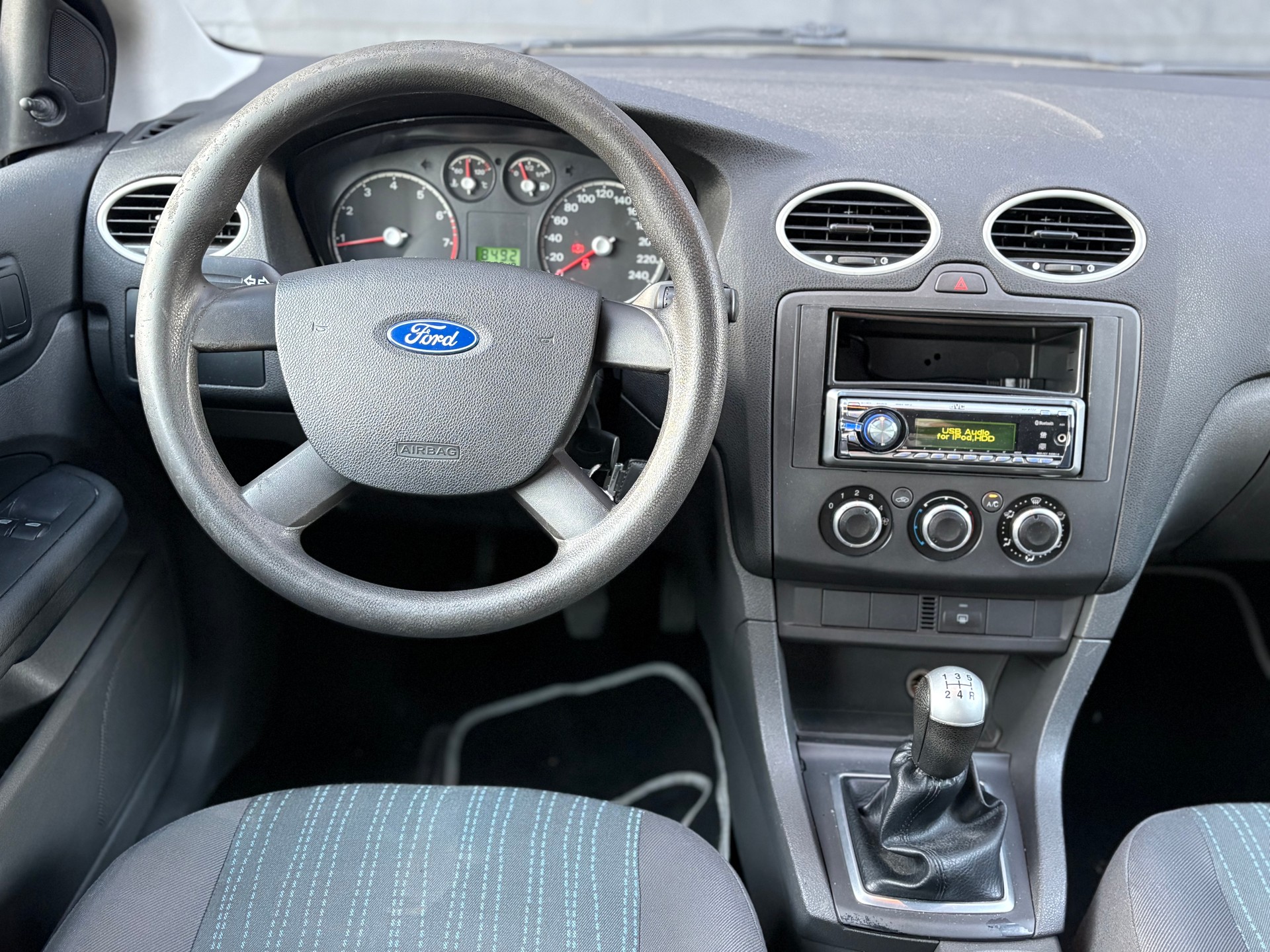 FORD Focus 1.4i Ambiente-image-11
